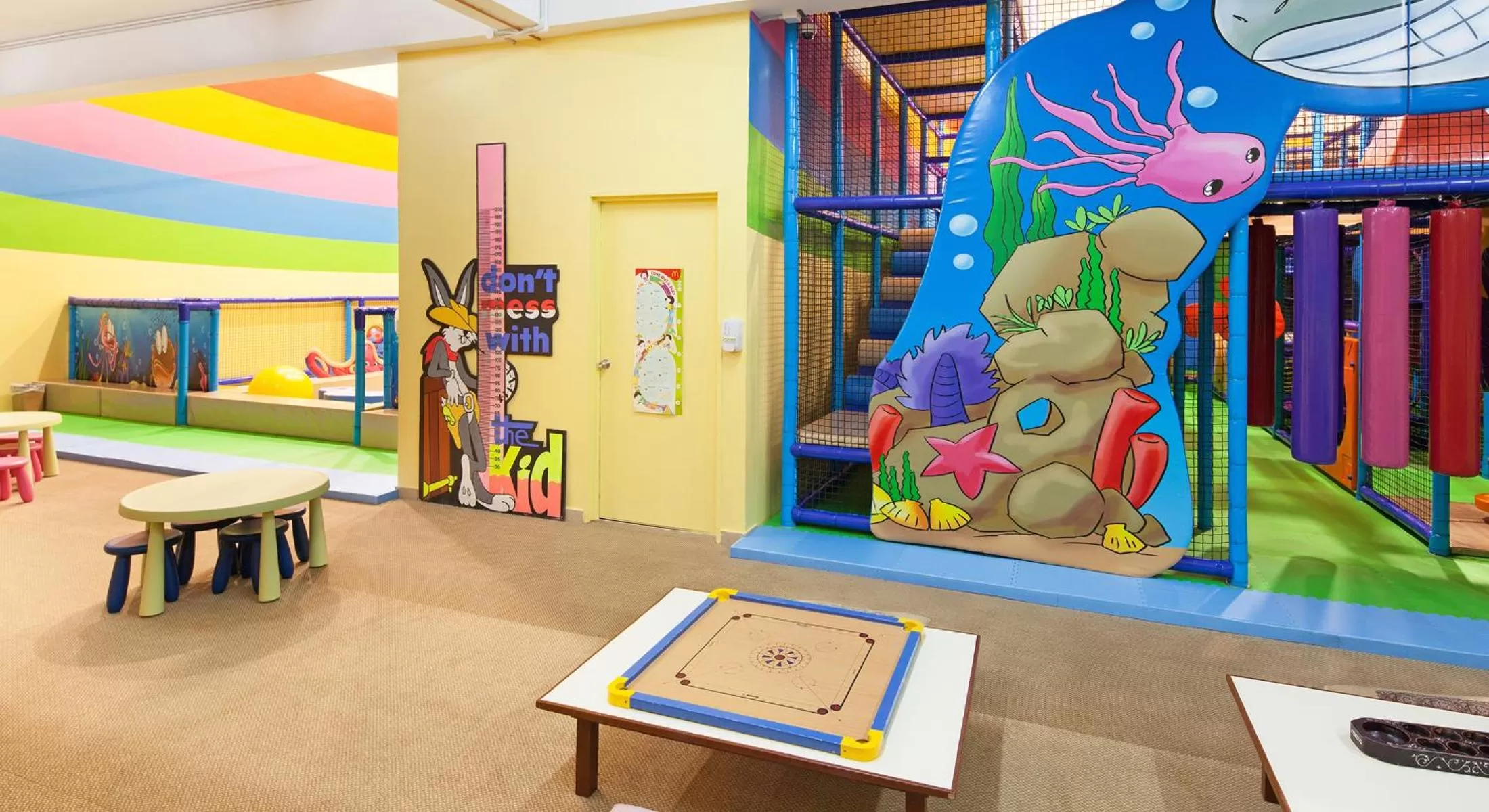 Communal lounge/ TV room in The Bayview Beach Resort