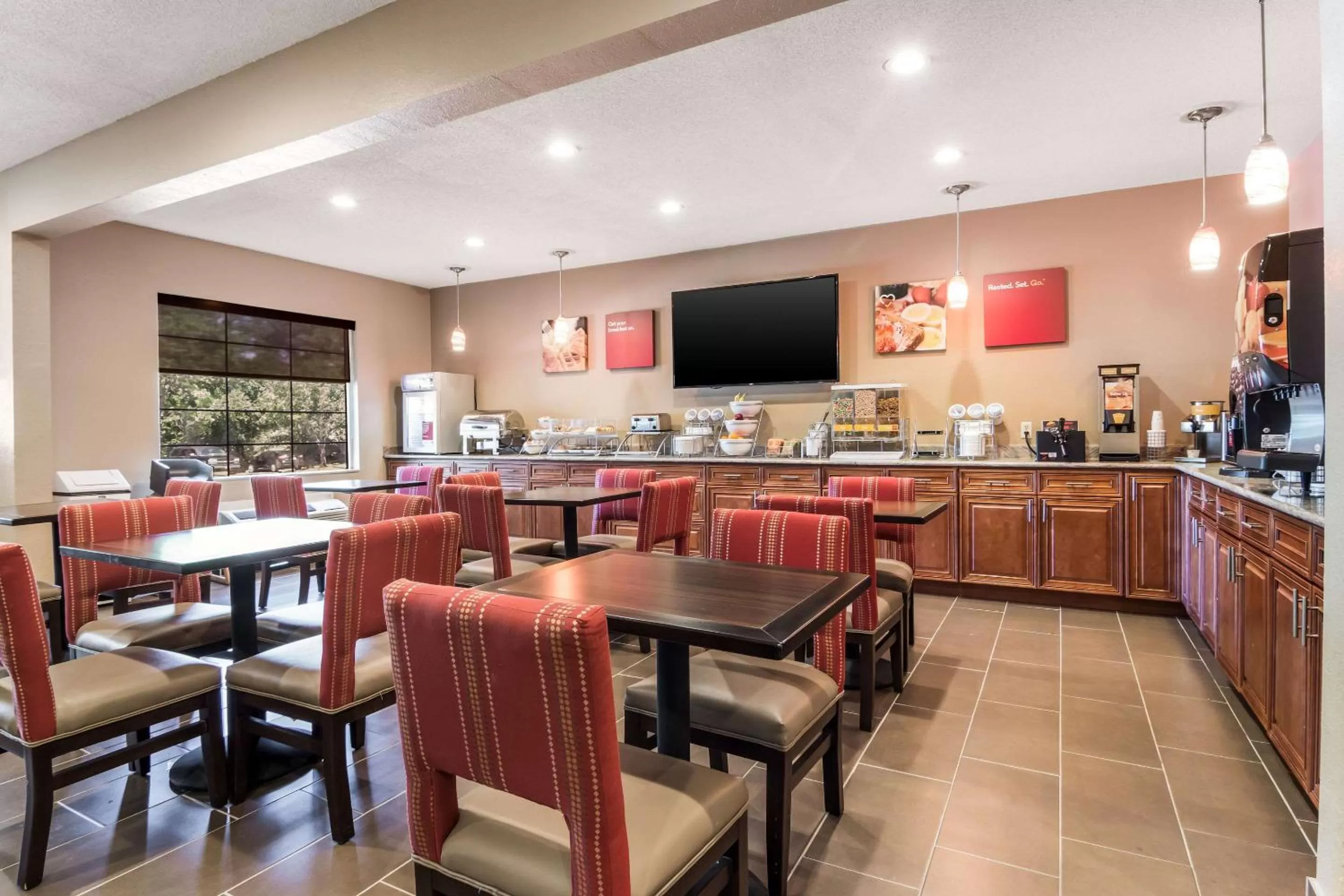 Restaurant/places to eat in Comfort Suites Eufaula North
