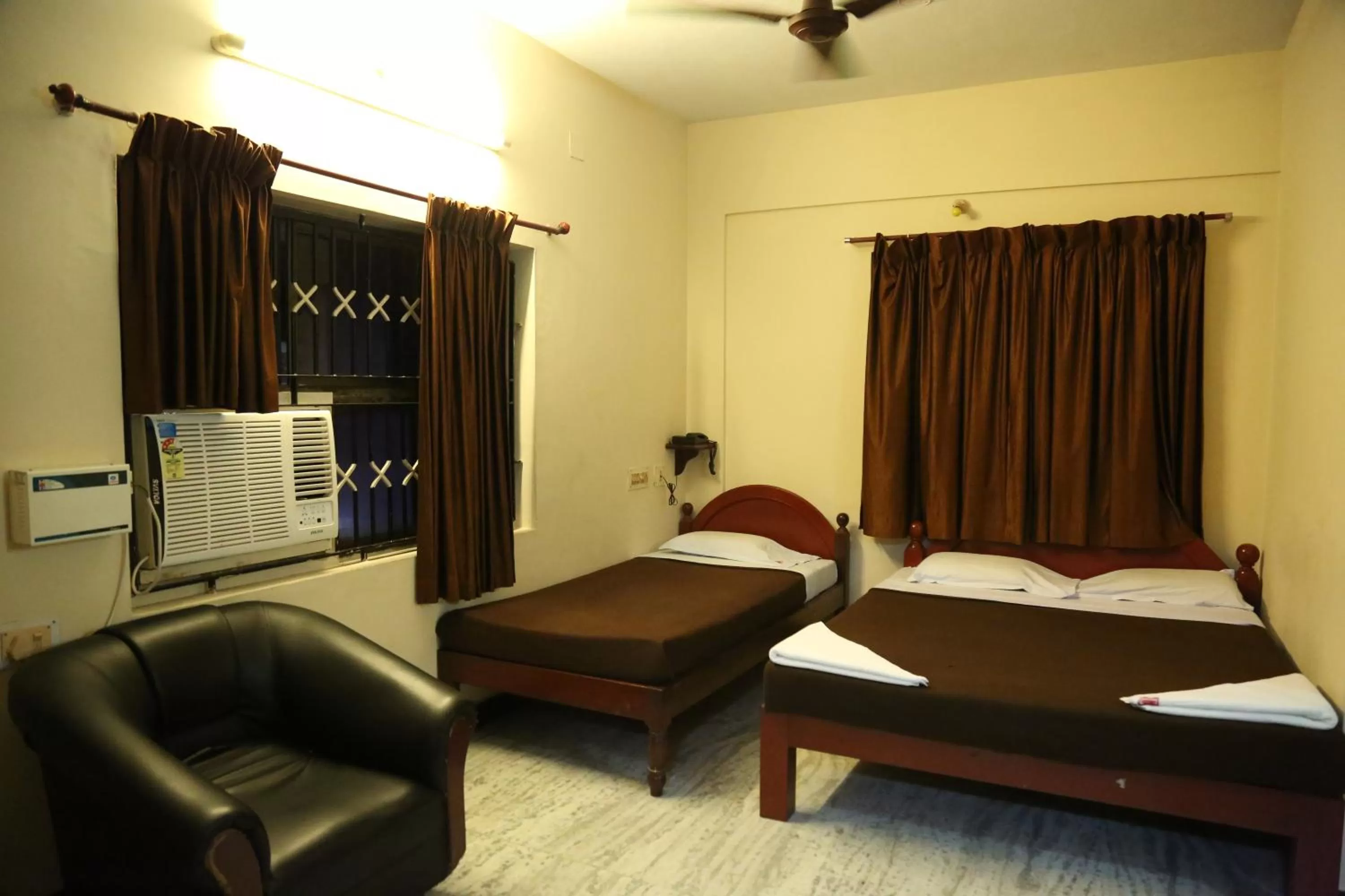 Bed in Rmc travellers inn