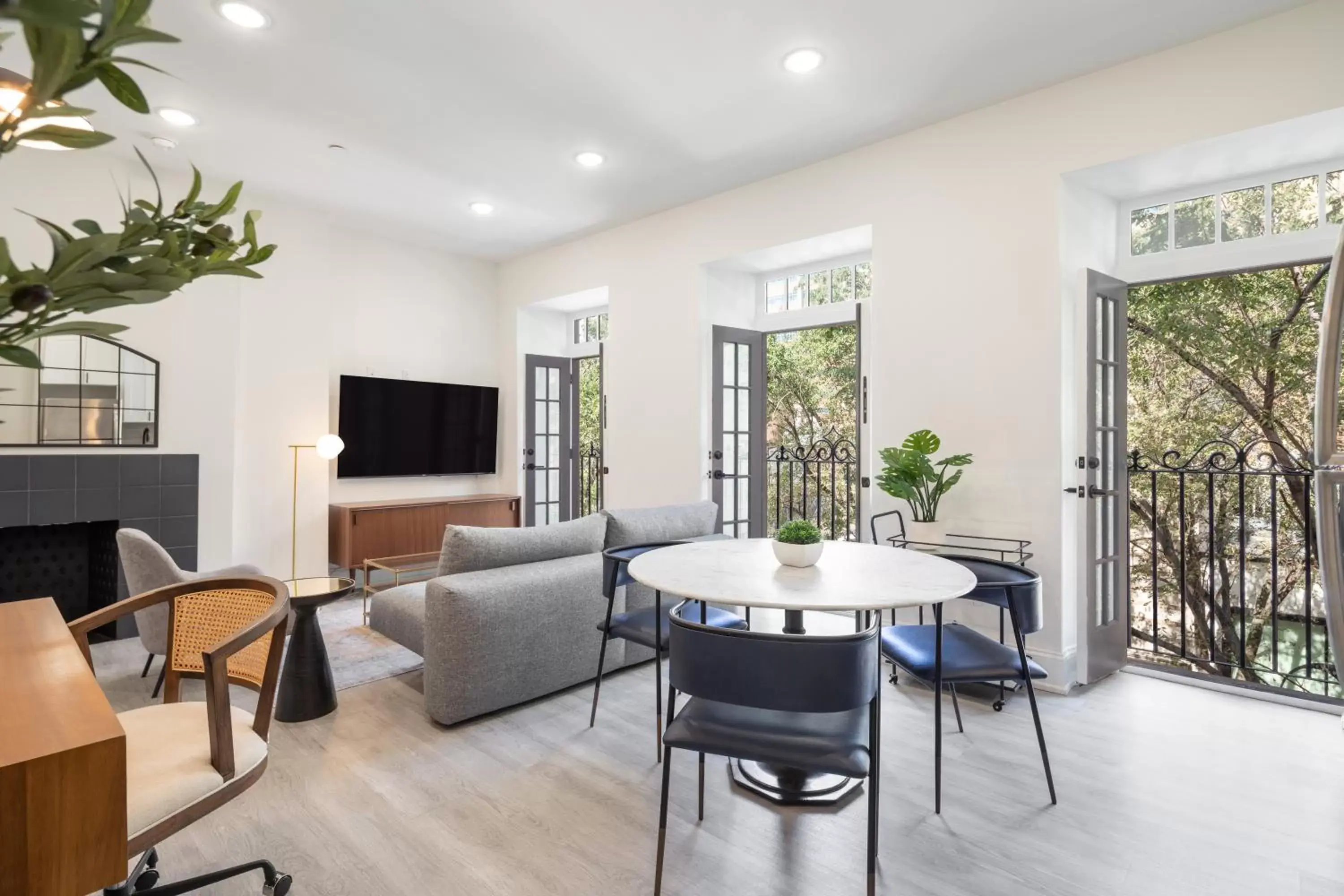 Apartment with Balcony in Sosuite at French Quarters - Rittenhouse Square Apartment with Balcony in Sosuite at French Quarters - Rittenhouse Square