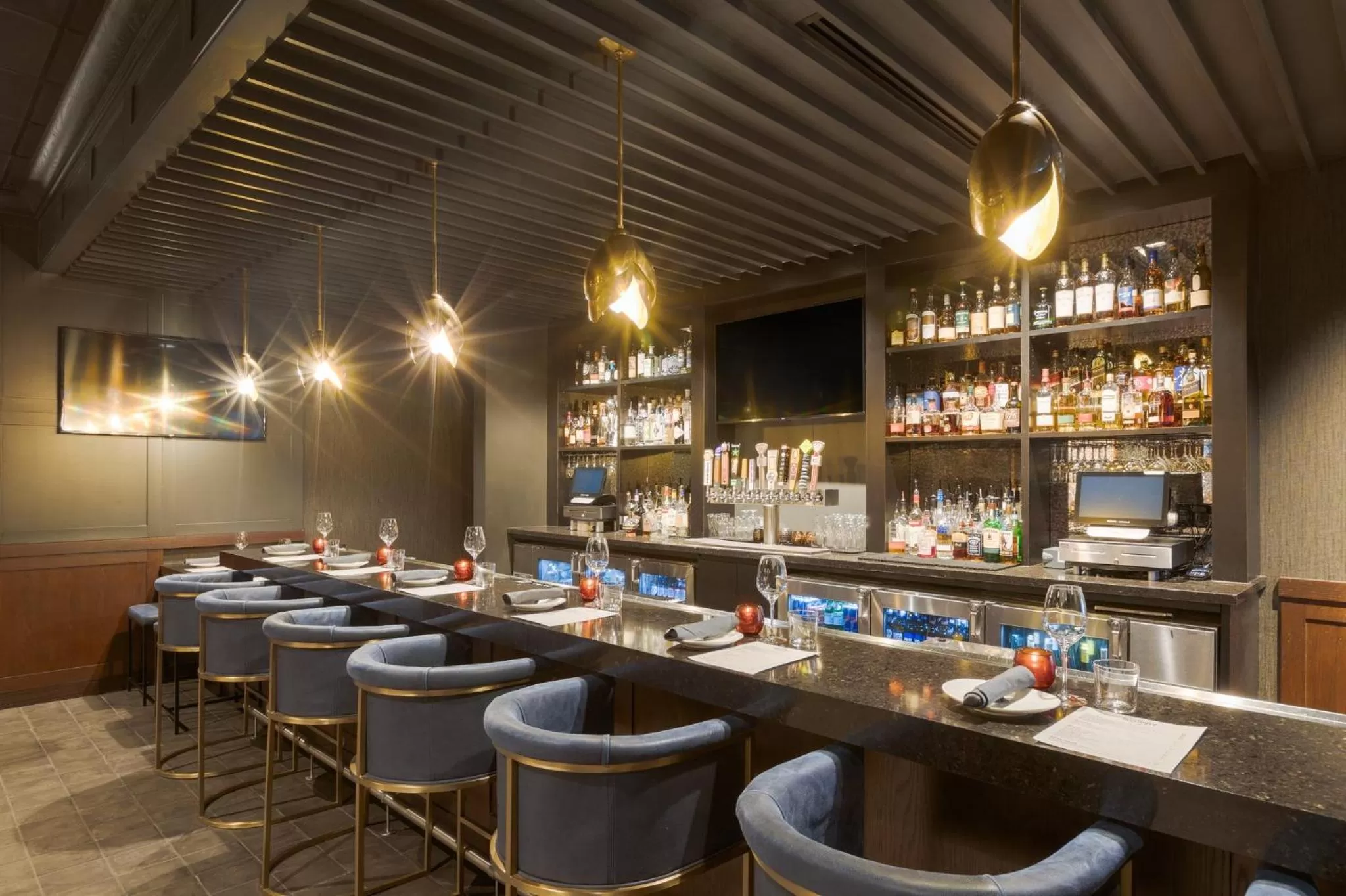 Lounge or bar in InterContinental Minneapolis - St. Paul Airport by IHG