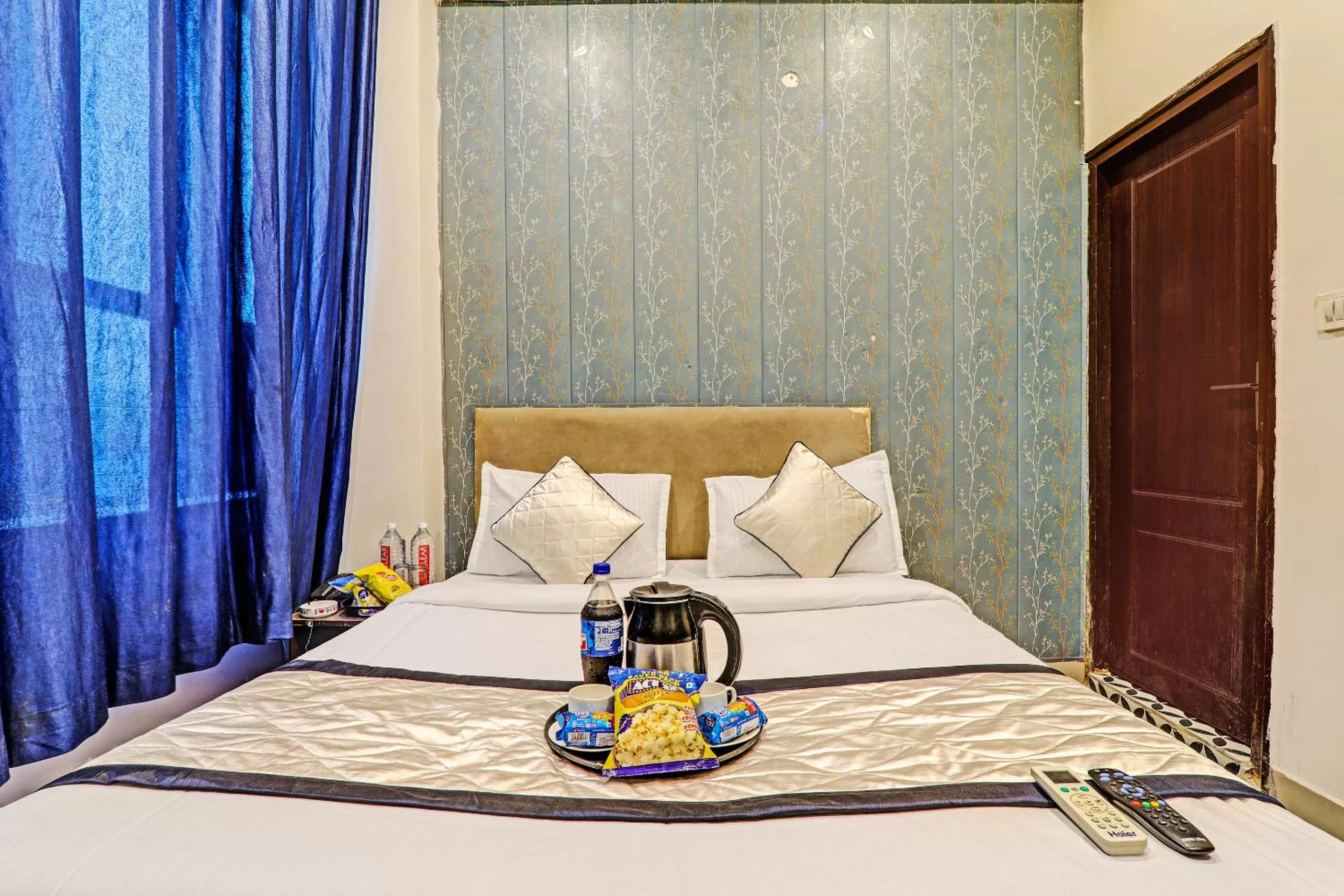 Bed in Hotel Agoura Prime