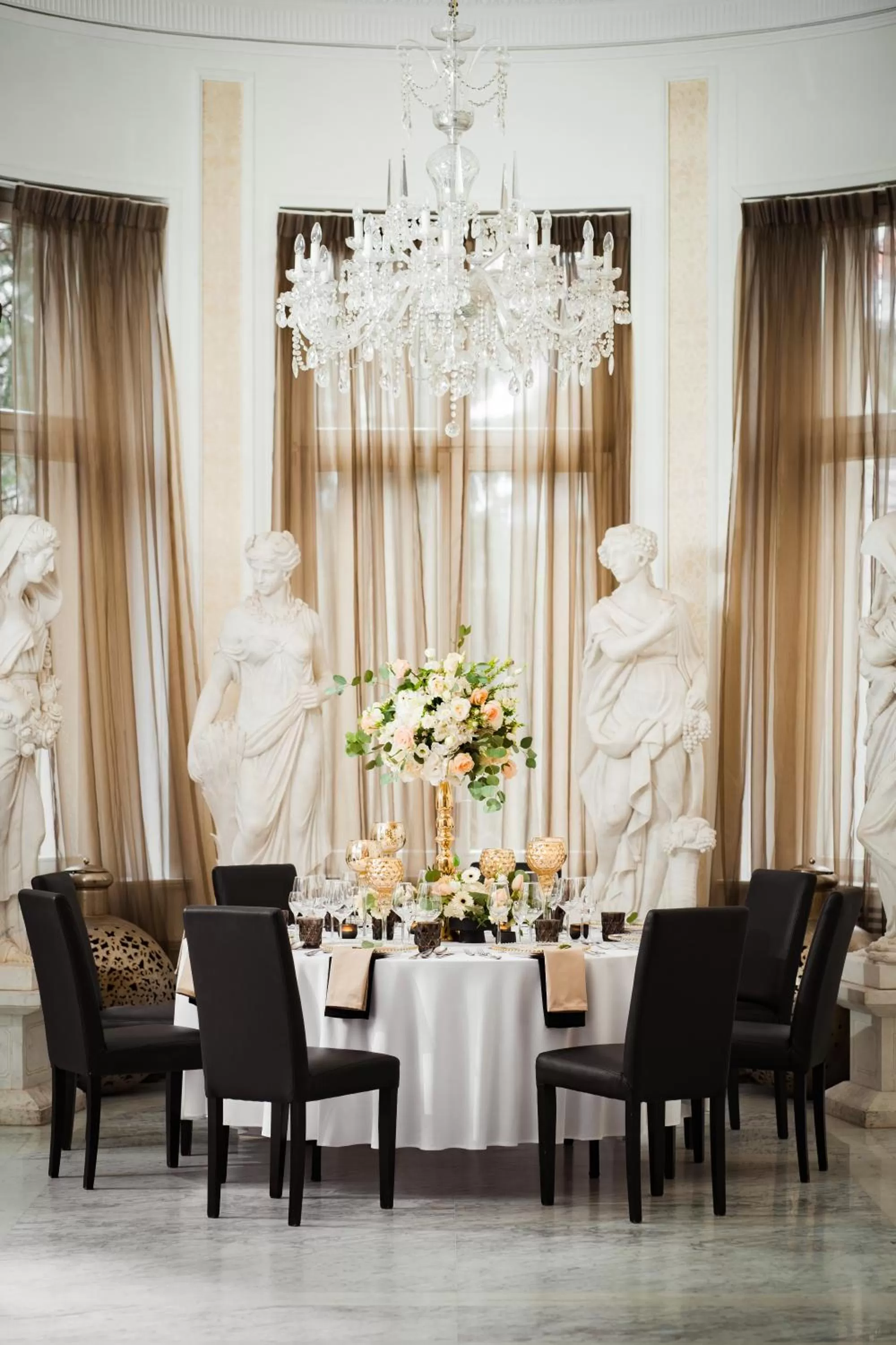 Restaurant/places to eat in Platinum Palace Boutique Hotel & SPA