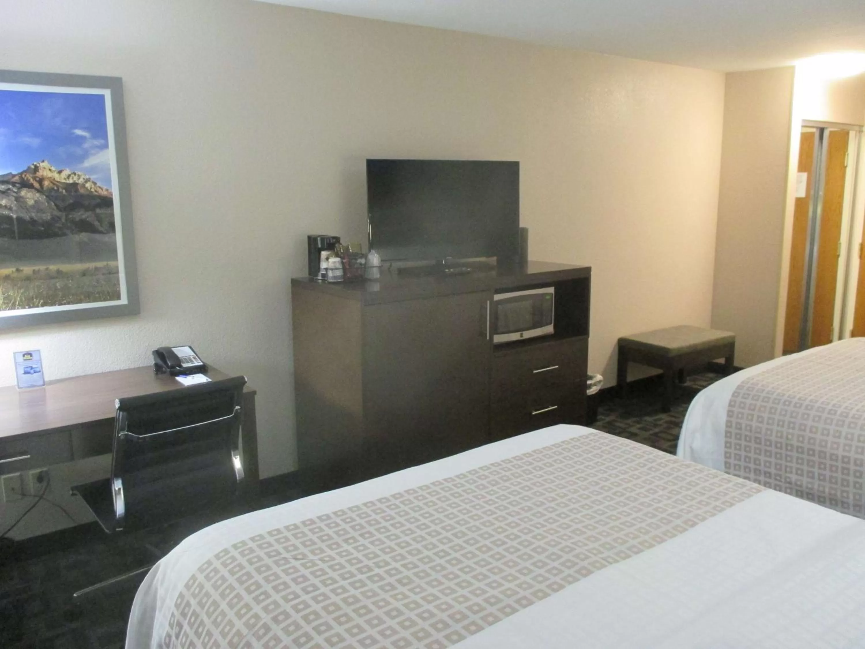 Photo of the whole room, Bed in Best Western Benton Harbor – St. Joseph