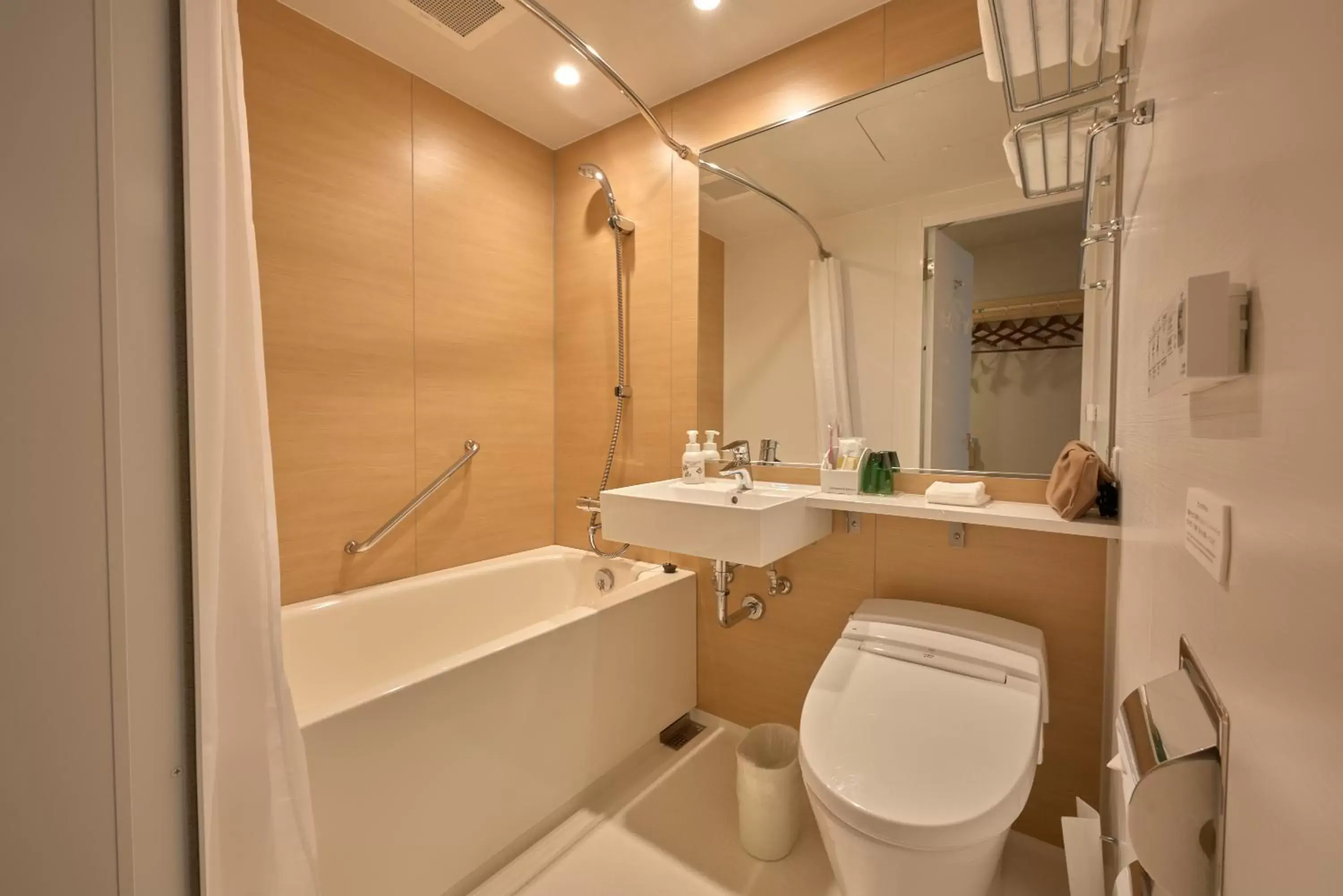 Standard Twin Room - Smoking(Free Lounge Access) in Hotel Intergate Kanazawa Standard Twin Room - Smoking(Free Lounge Access) in Hotel Intergate Kanazawa