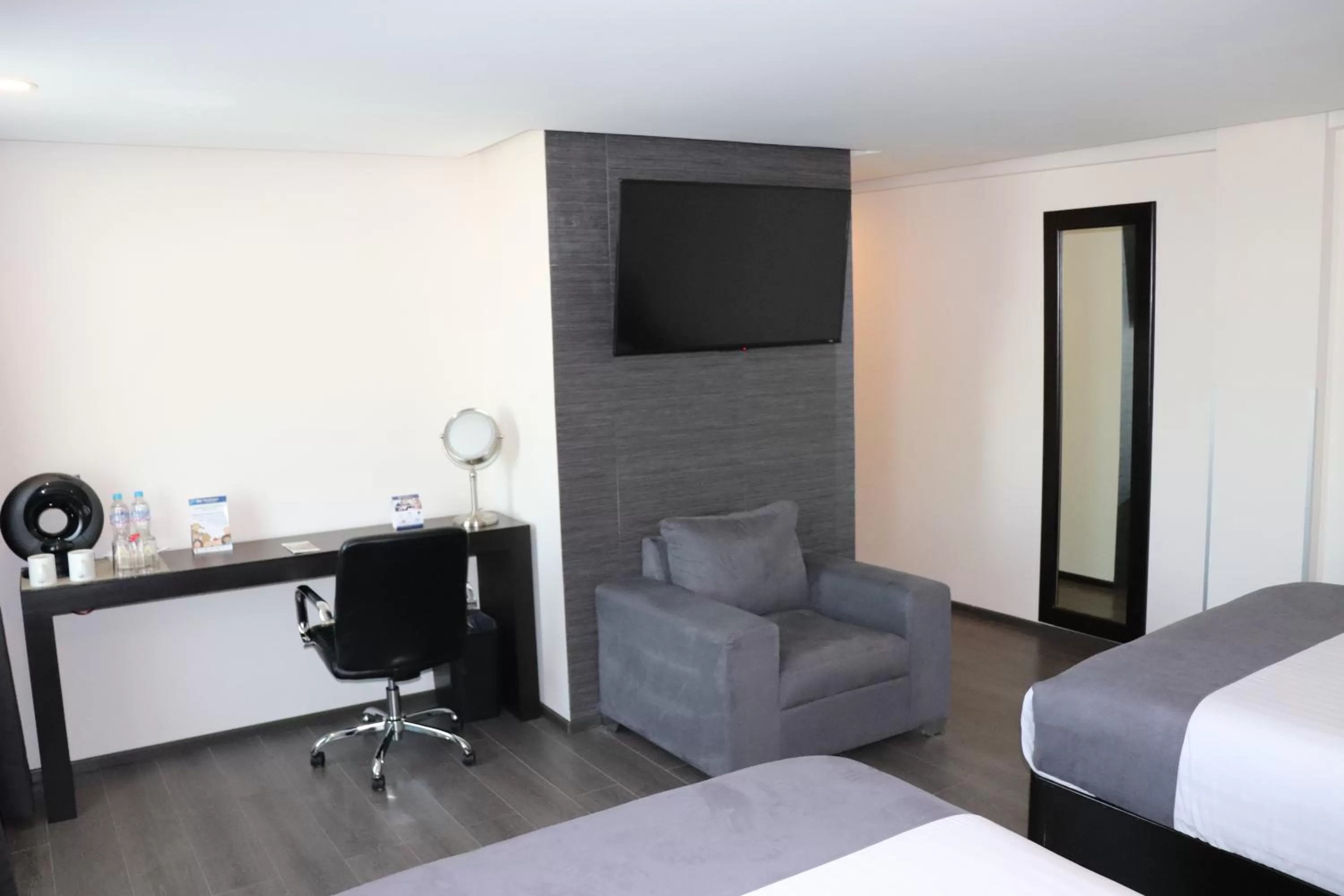 Bed in Best Western Plus Metepec & Suites