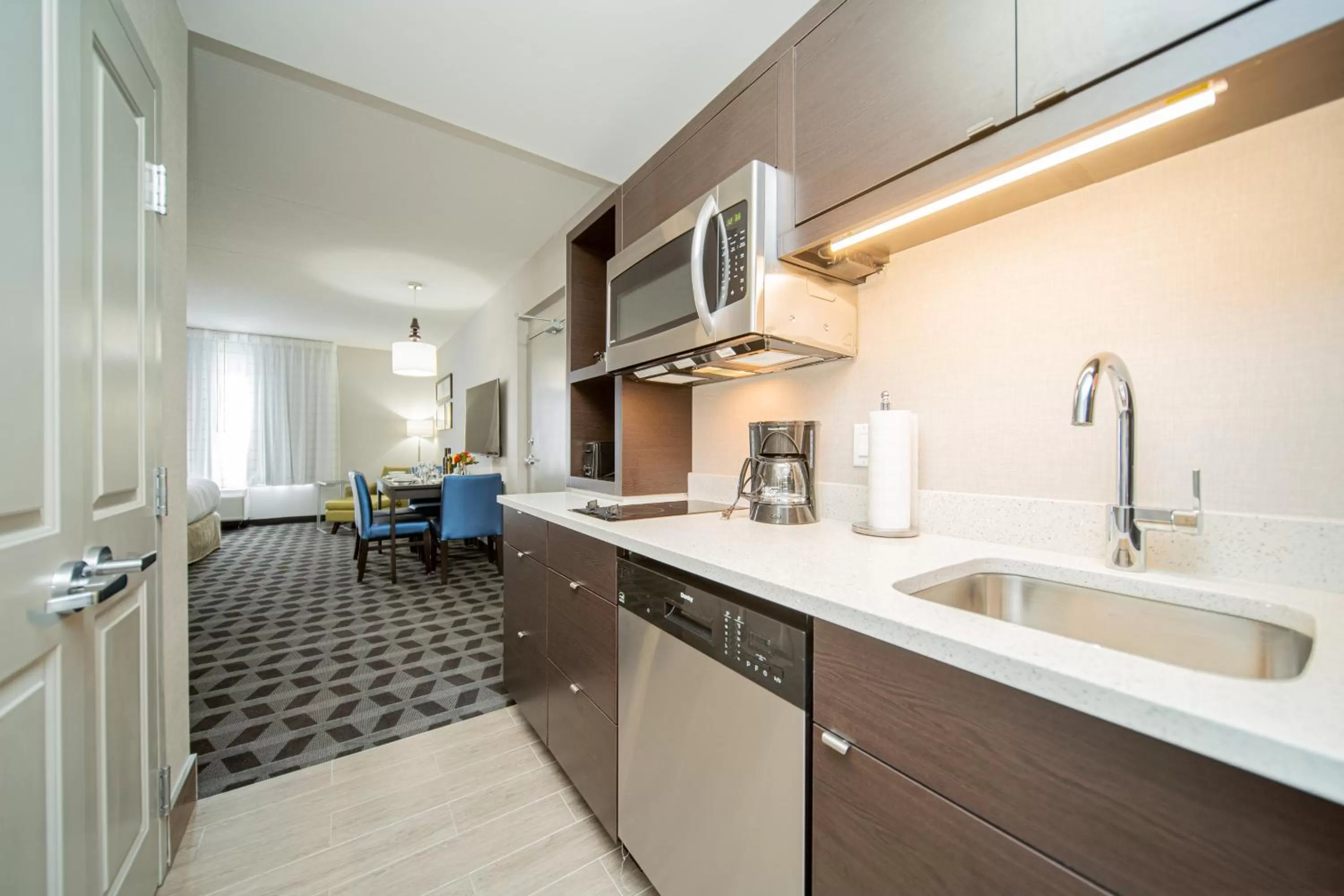Kitchen or kitchenette in TownePlace Suites by Marriott Brantford and Conference Centre