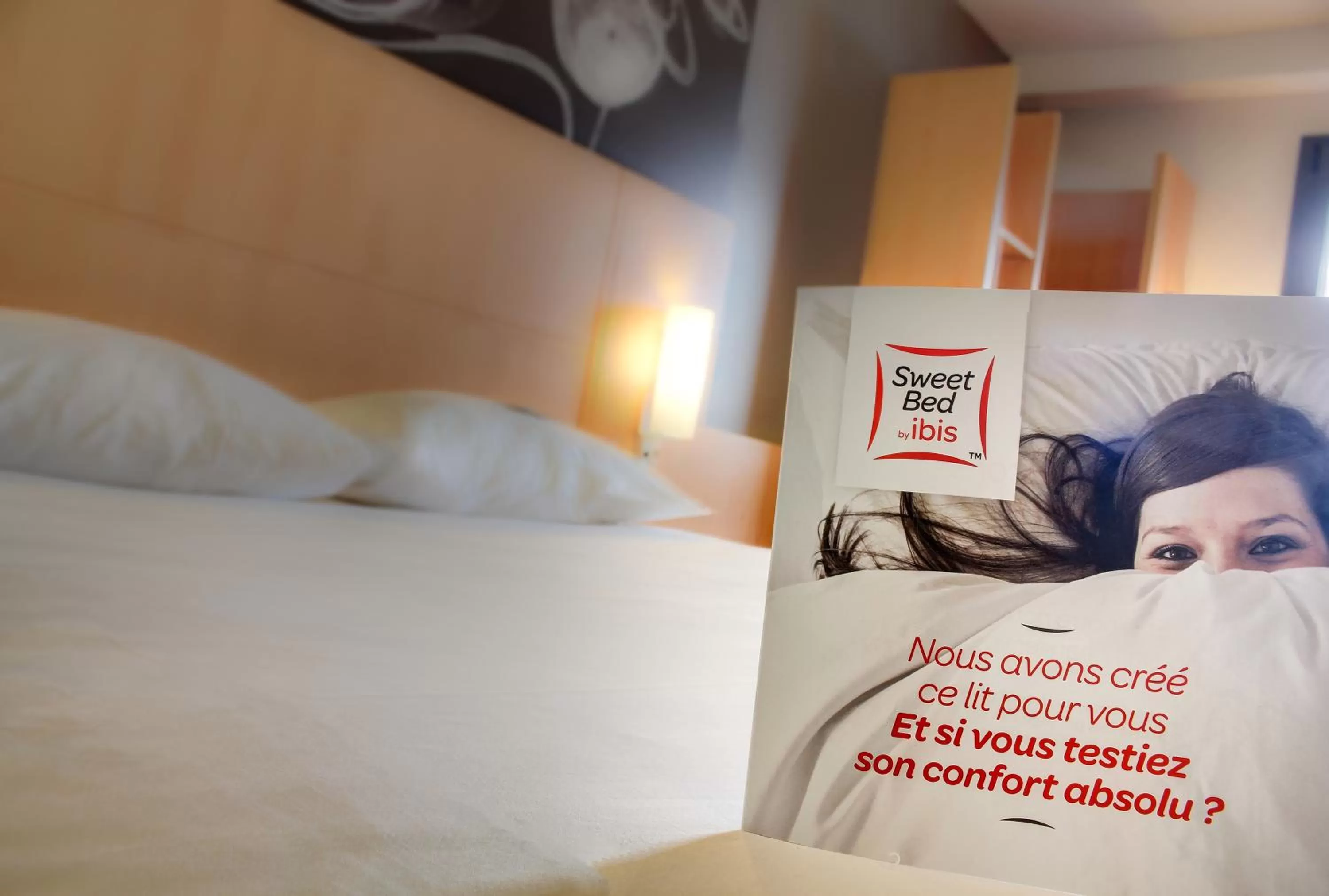 Bed in ibis Soissons