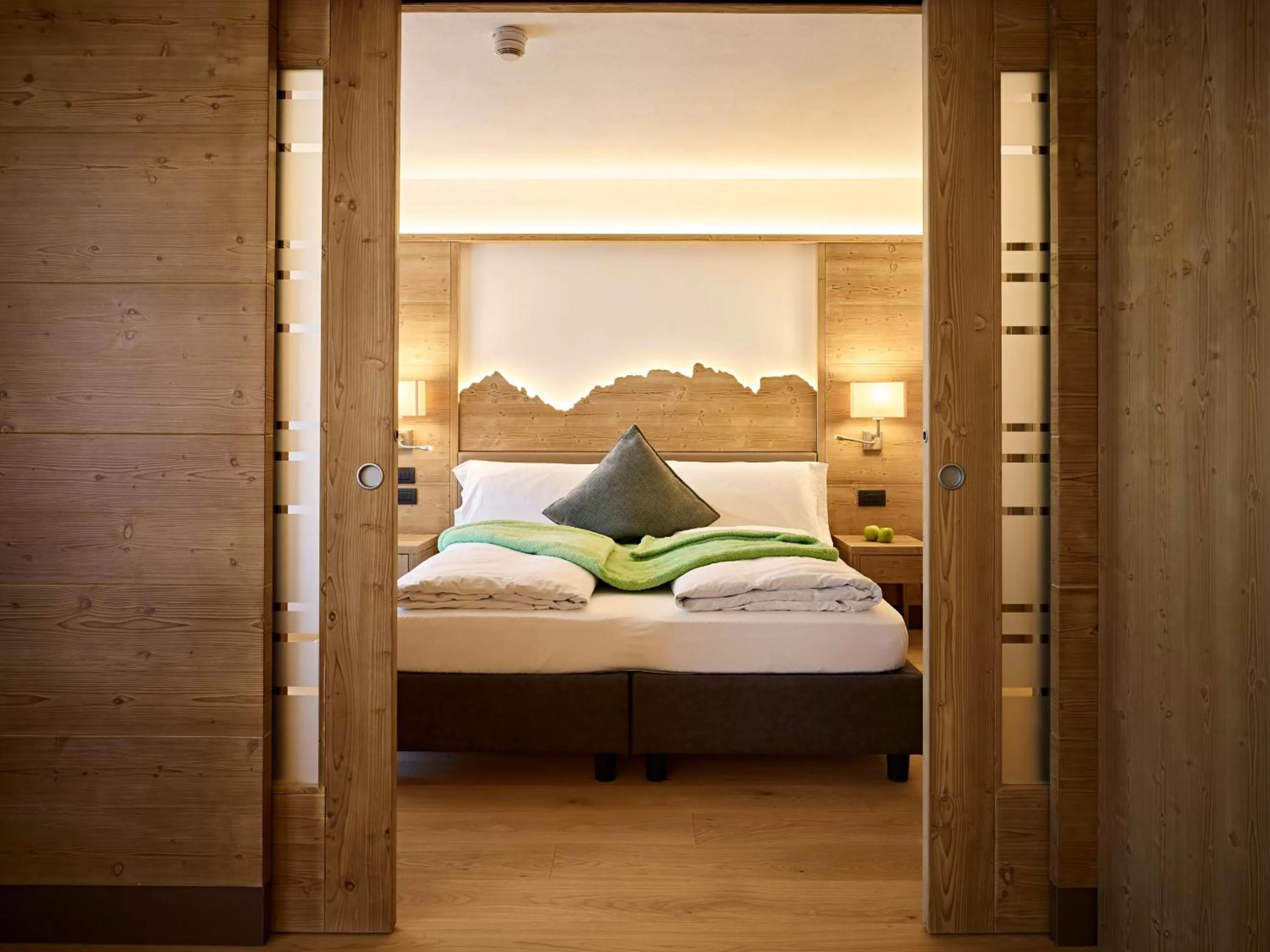 Photo of the whole room, Bed in Hotel Shandranj