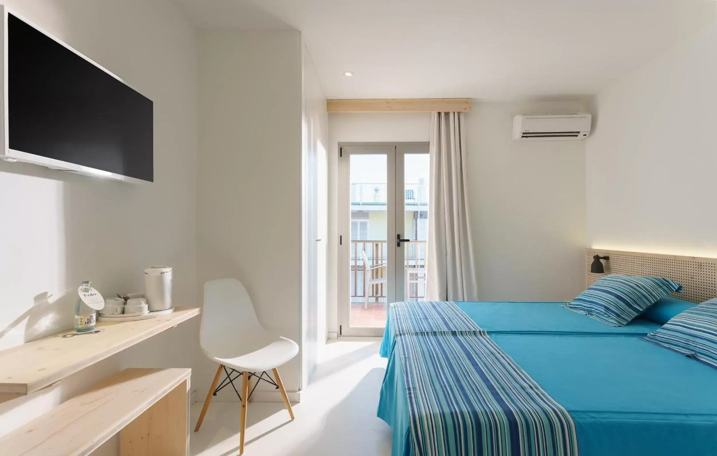 Double or Twin Room with Balcony & Sea View in Hotel Eolo Double or Twin Room with Balcony & Sea View in Hotel Eolo