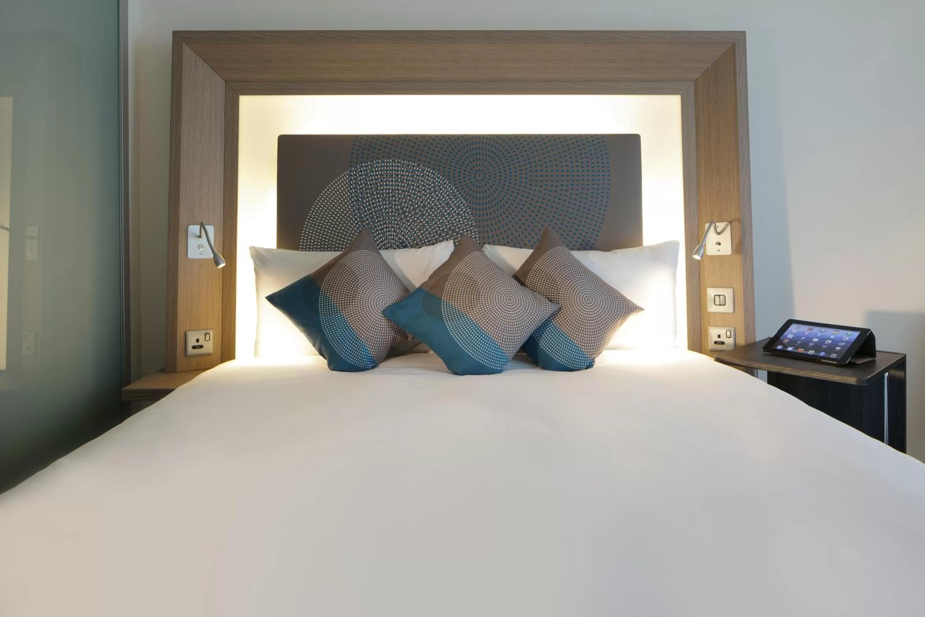 Bed in Novotel London Brentford