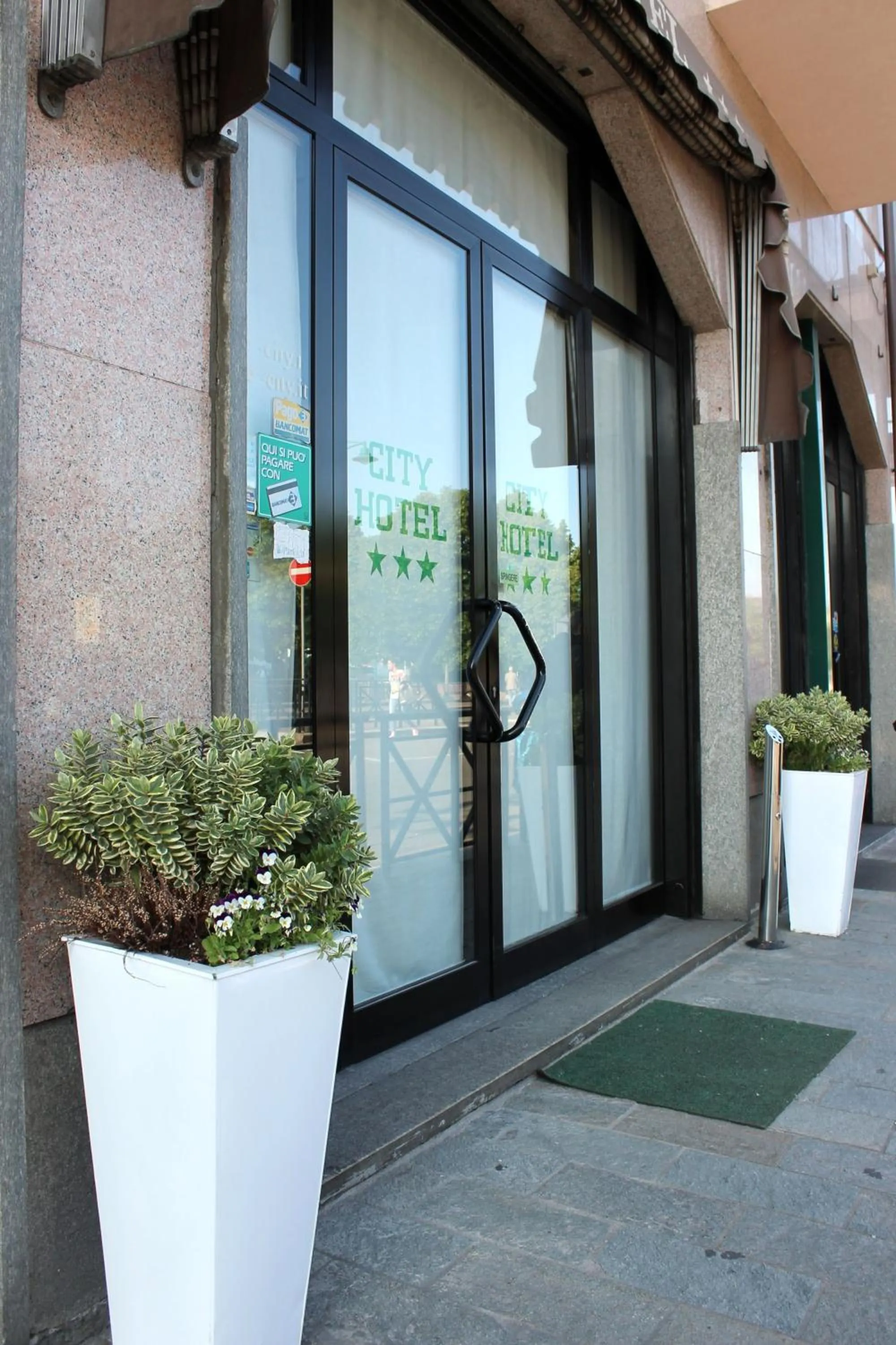 Facade/entrance in Hotel City
