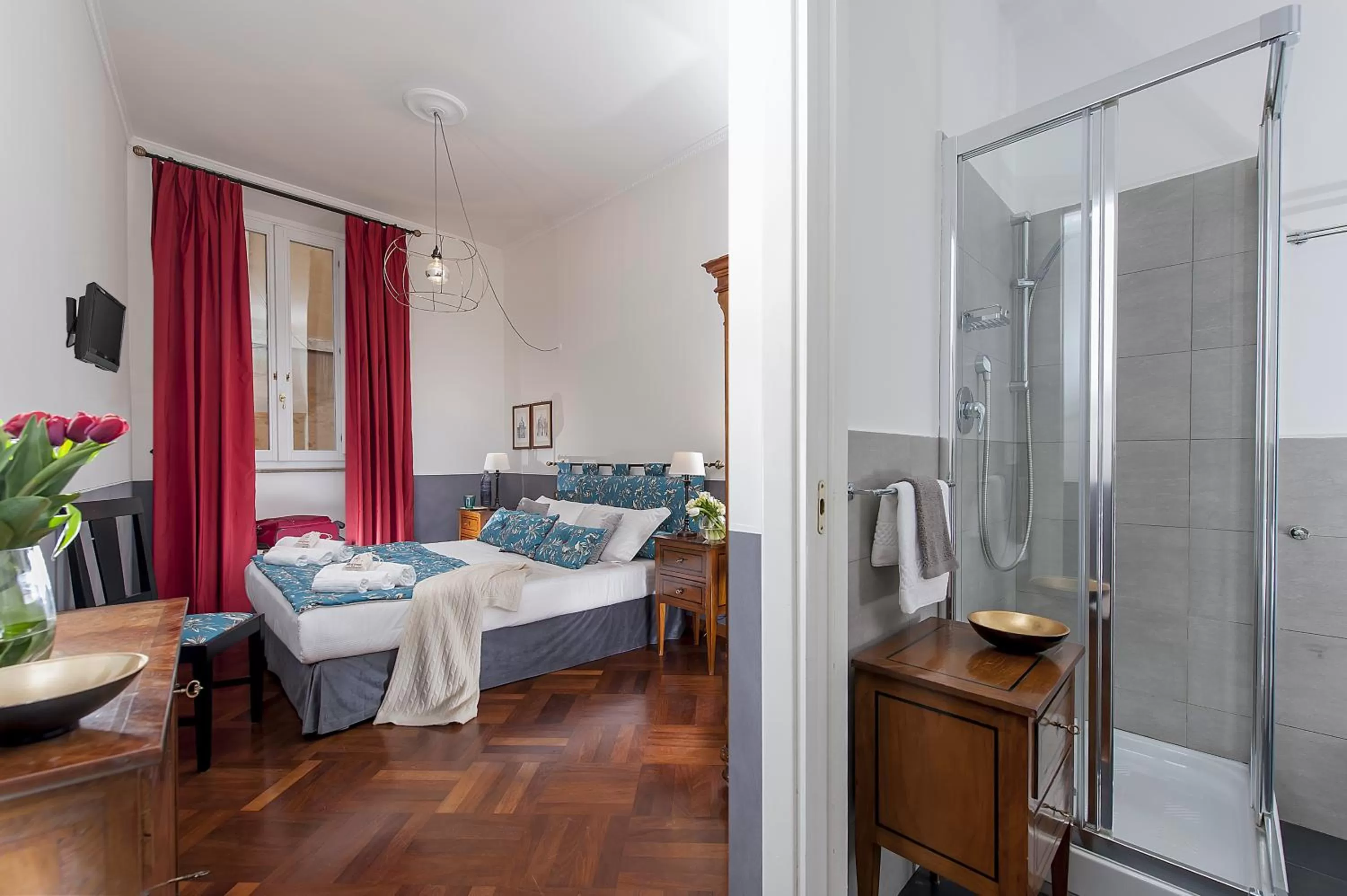 Bedroom, Bed in All'Orologio