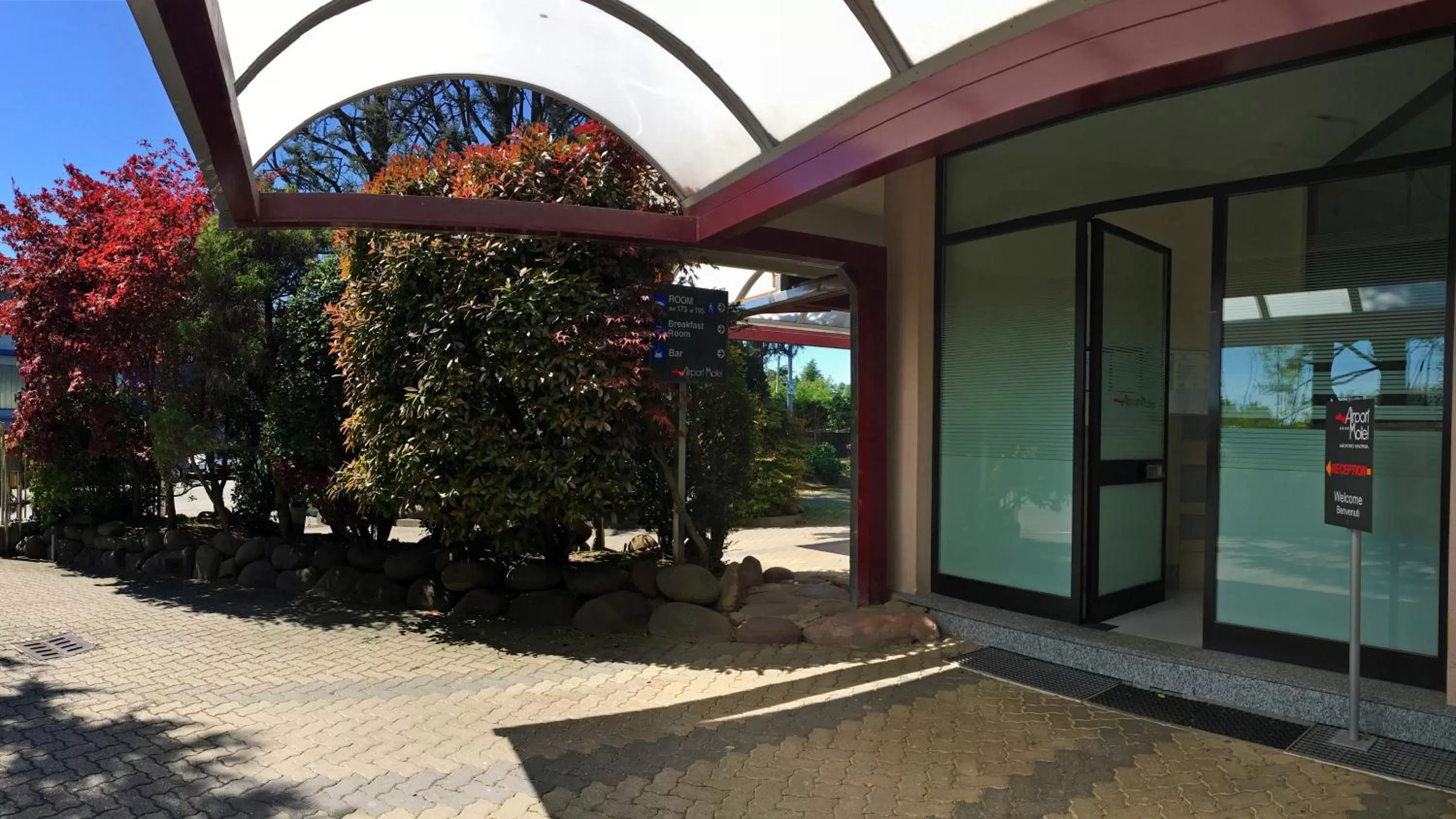 Facade/entrance in Airport Hotel Malpensa