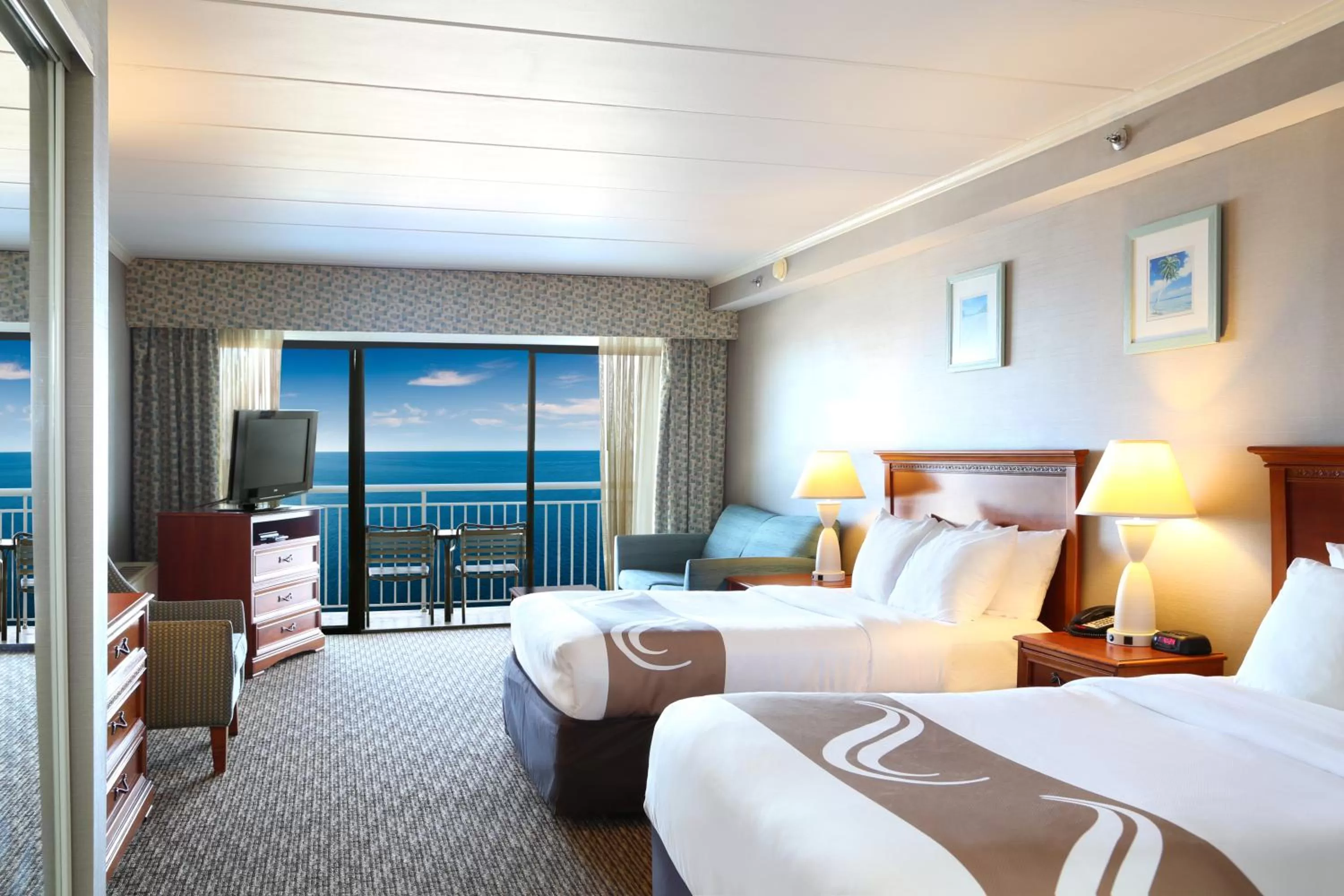 Bed in Quality Inn Boardwalk