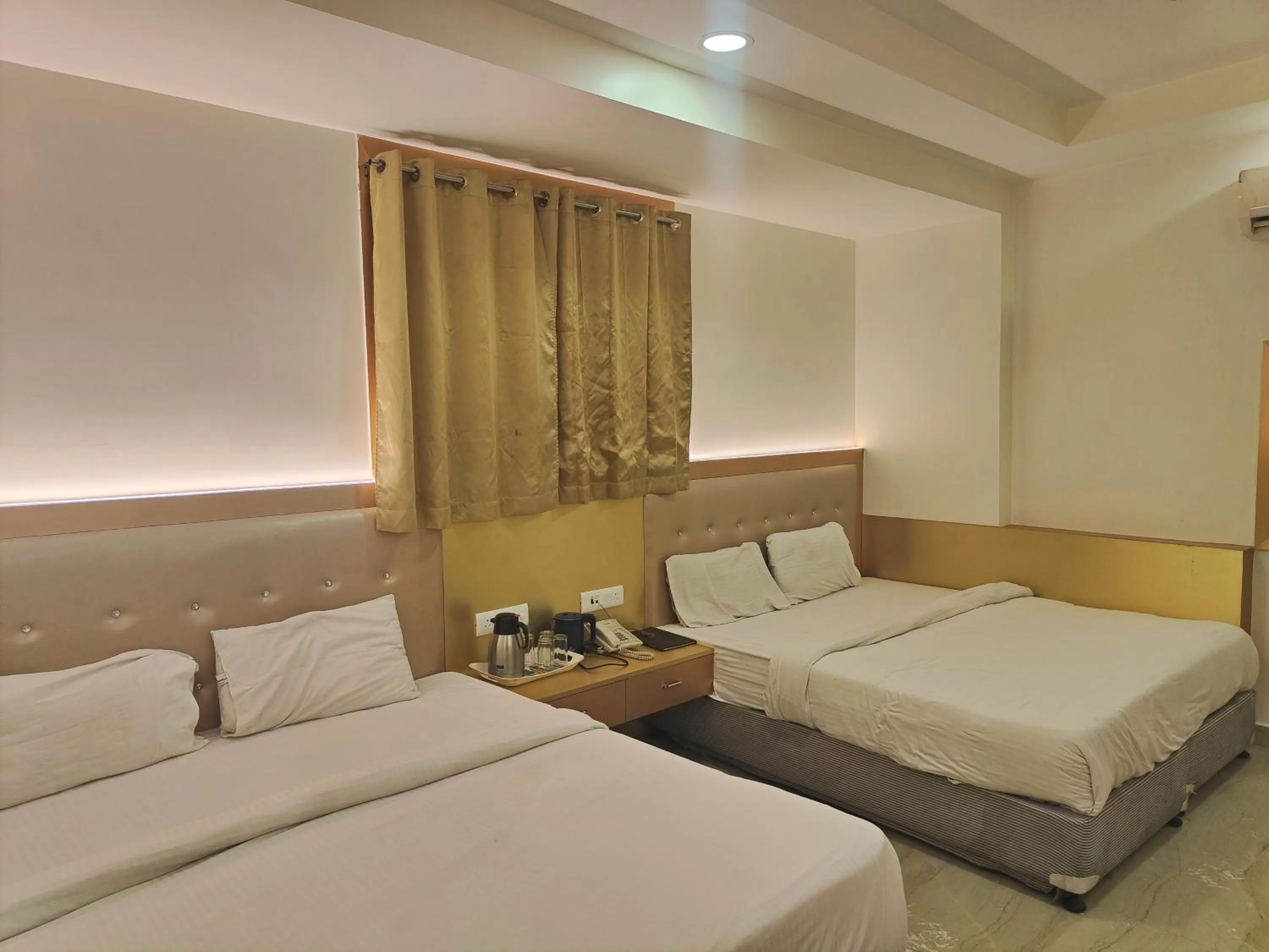 View (from property/room), Bed in Hotel Nirmal Mahal - Paharganj - New Delhi