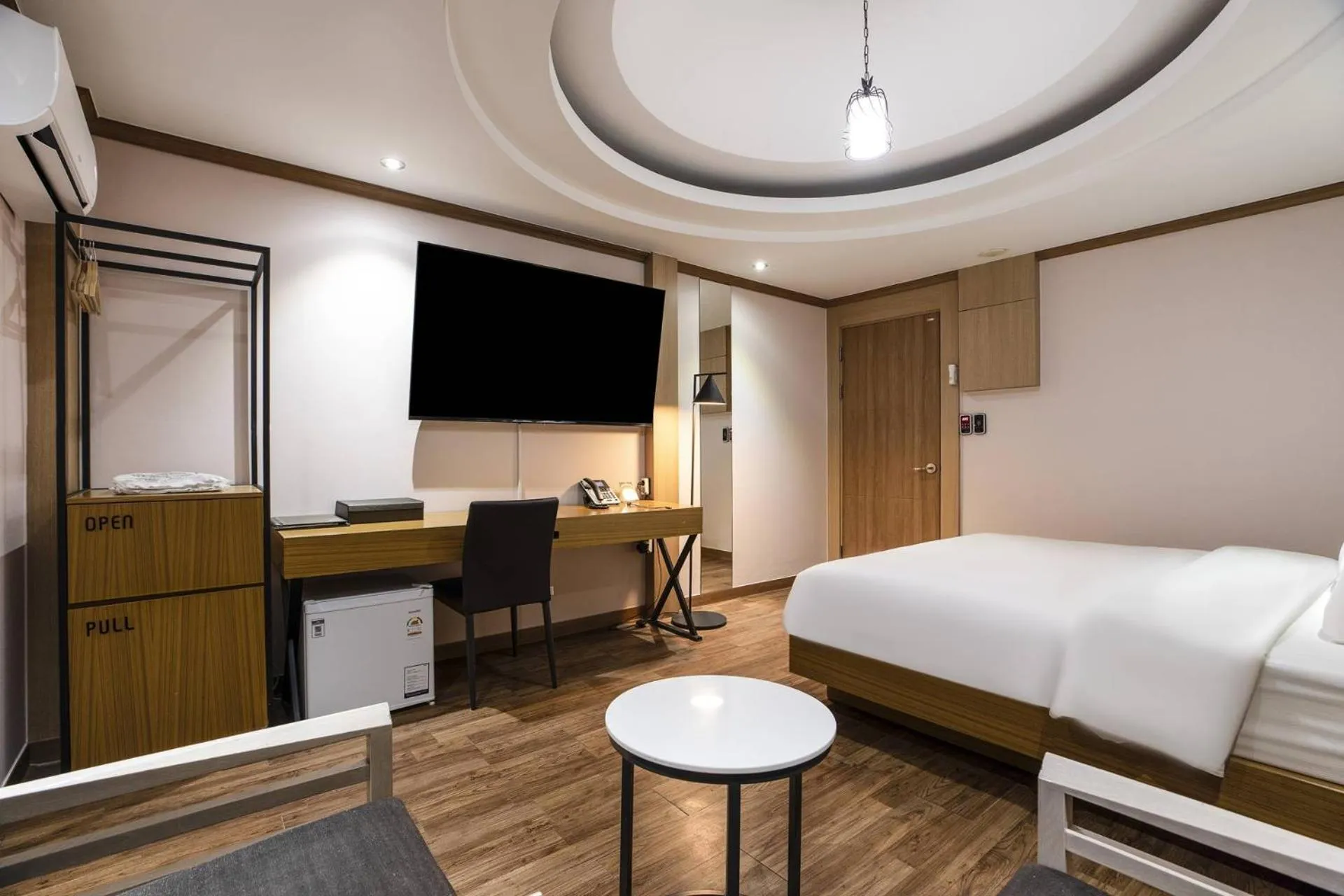 TV/Entertainment Center in Central Plaza Hotel