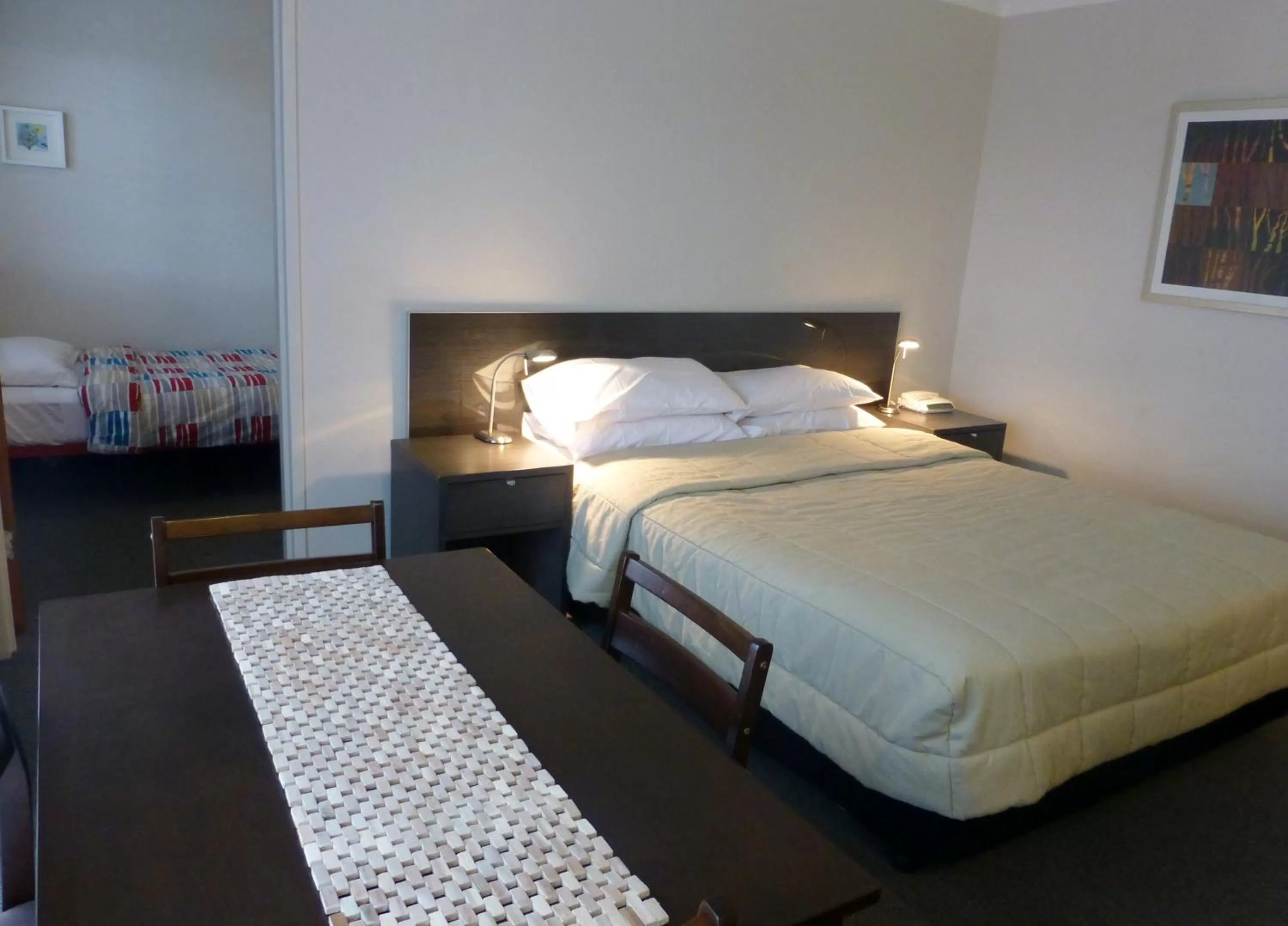 Photo of the whole room, Bed in Park Ridge Retreat