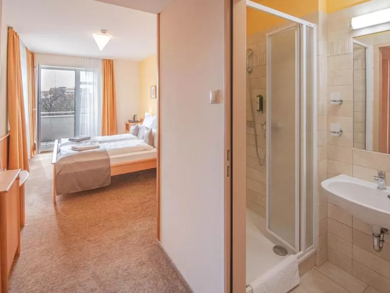 Bathroom, Bed in Szent János Hotel