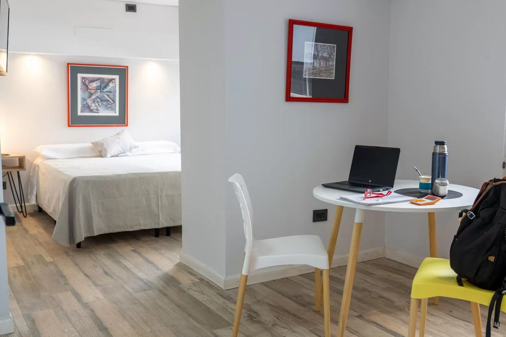 Seating area, Bed in Vilaut Smart Flat