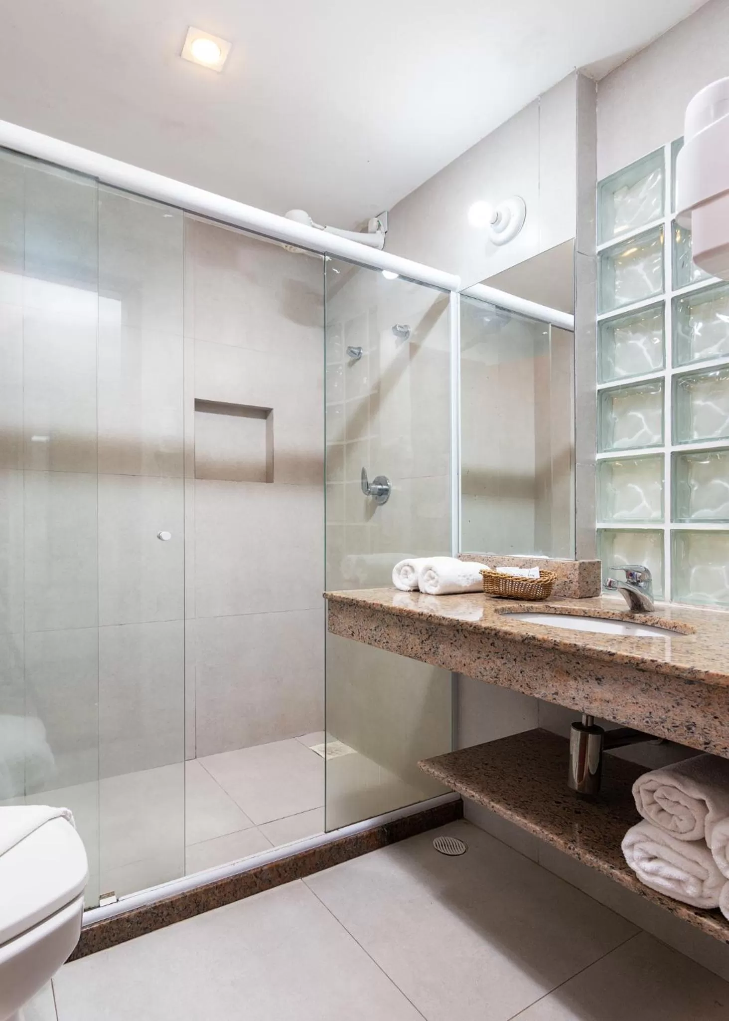 Shower in Hotel Miratlantico Búzios