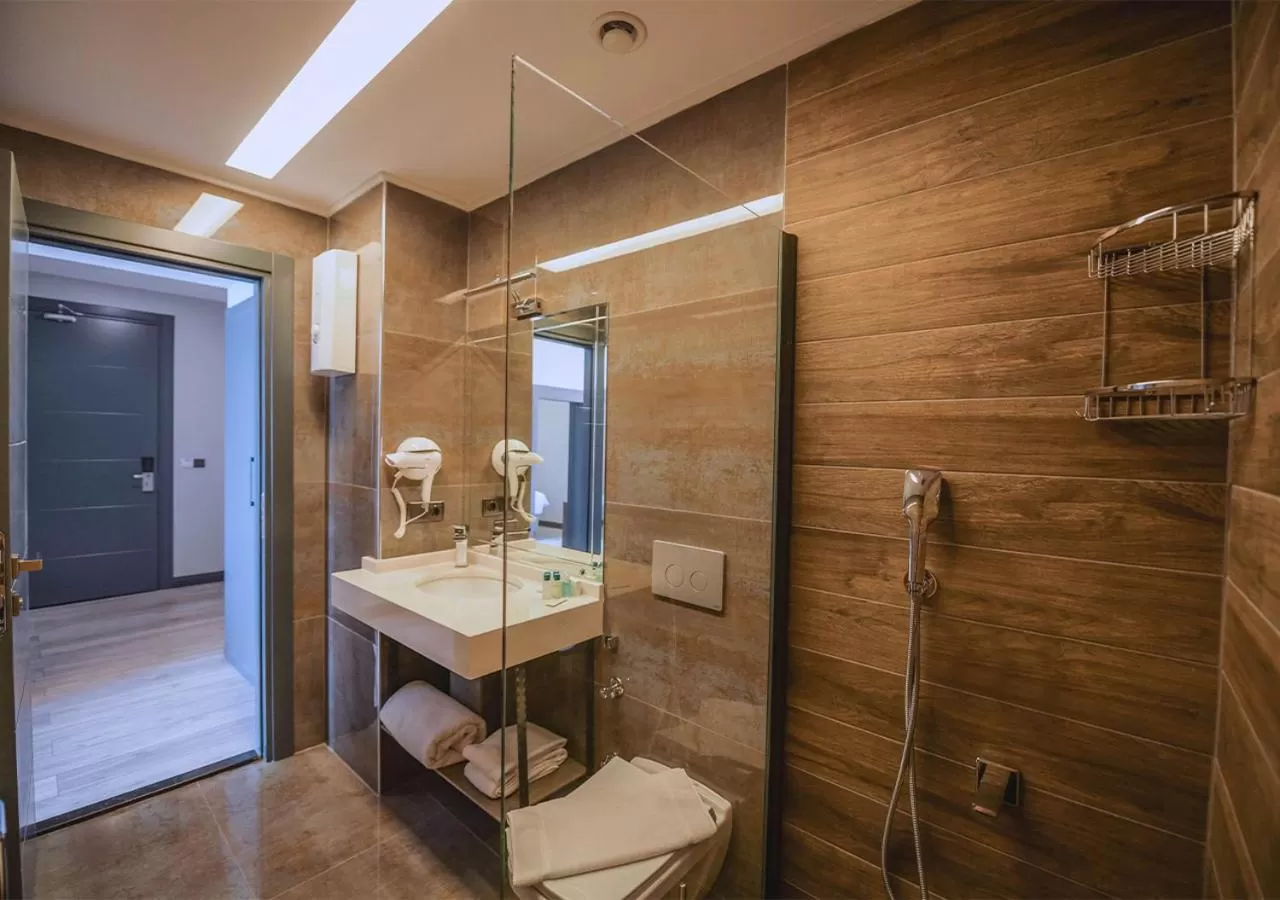 Toilet in Peerless Villas Hotel