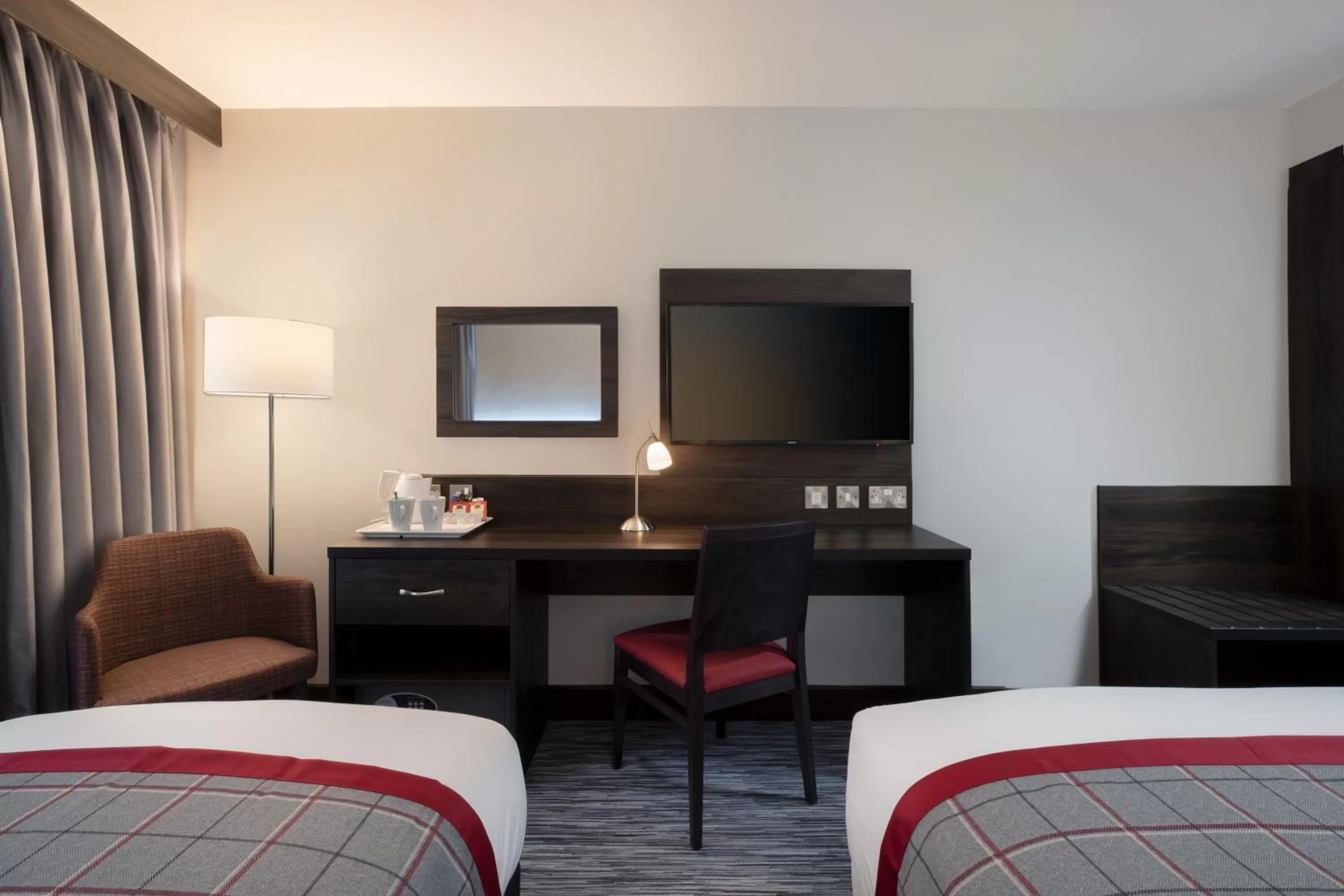 TV and multimedia, Bed in Ramada by Wyndham Leeds East