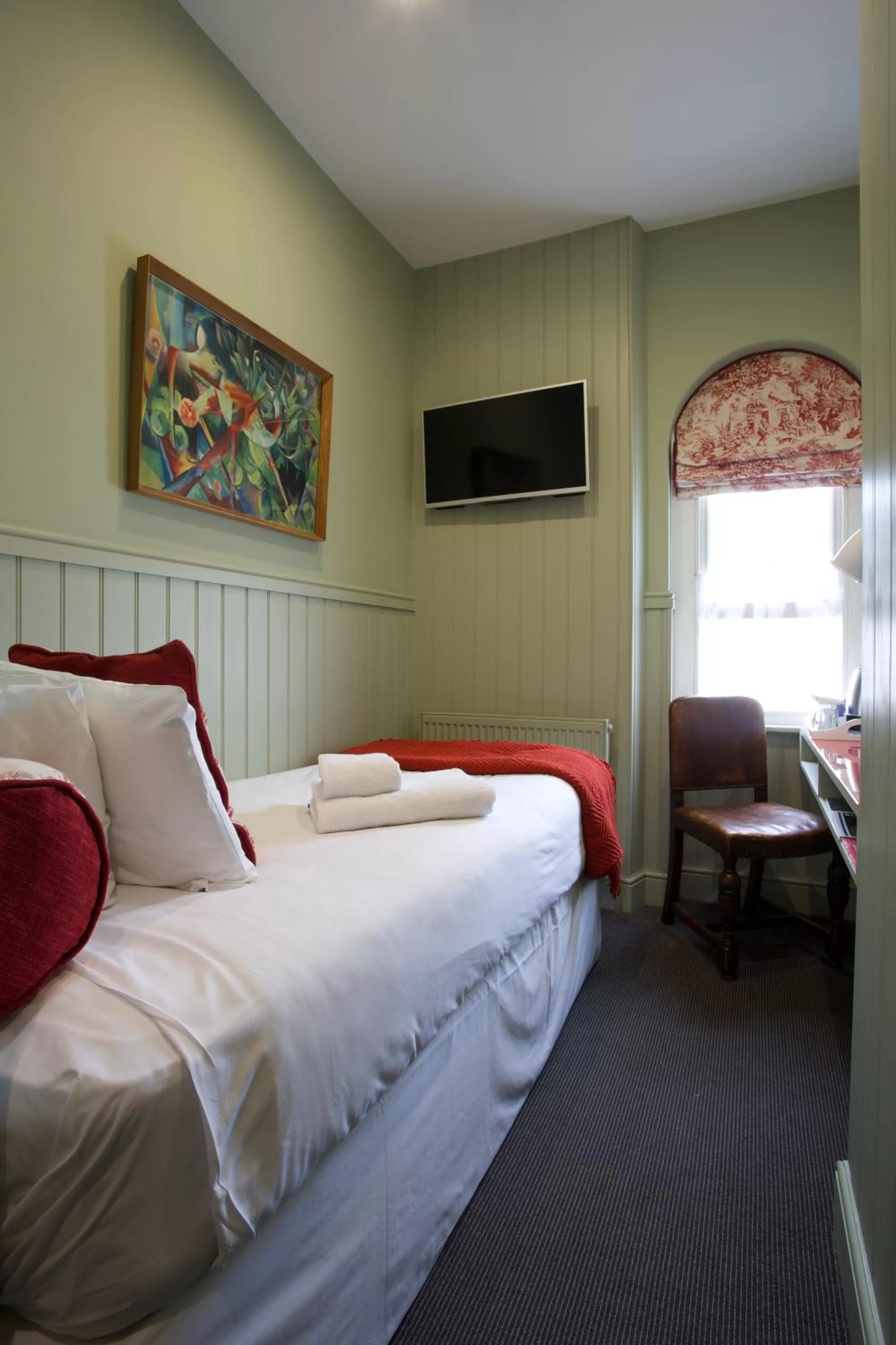 Photo of the whole room, Bed in Georgian House Hotel