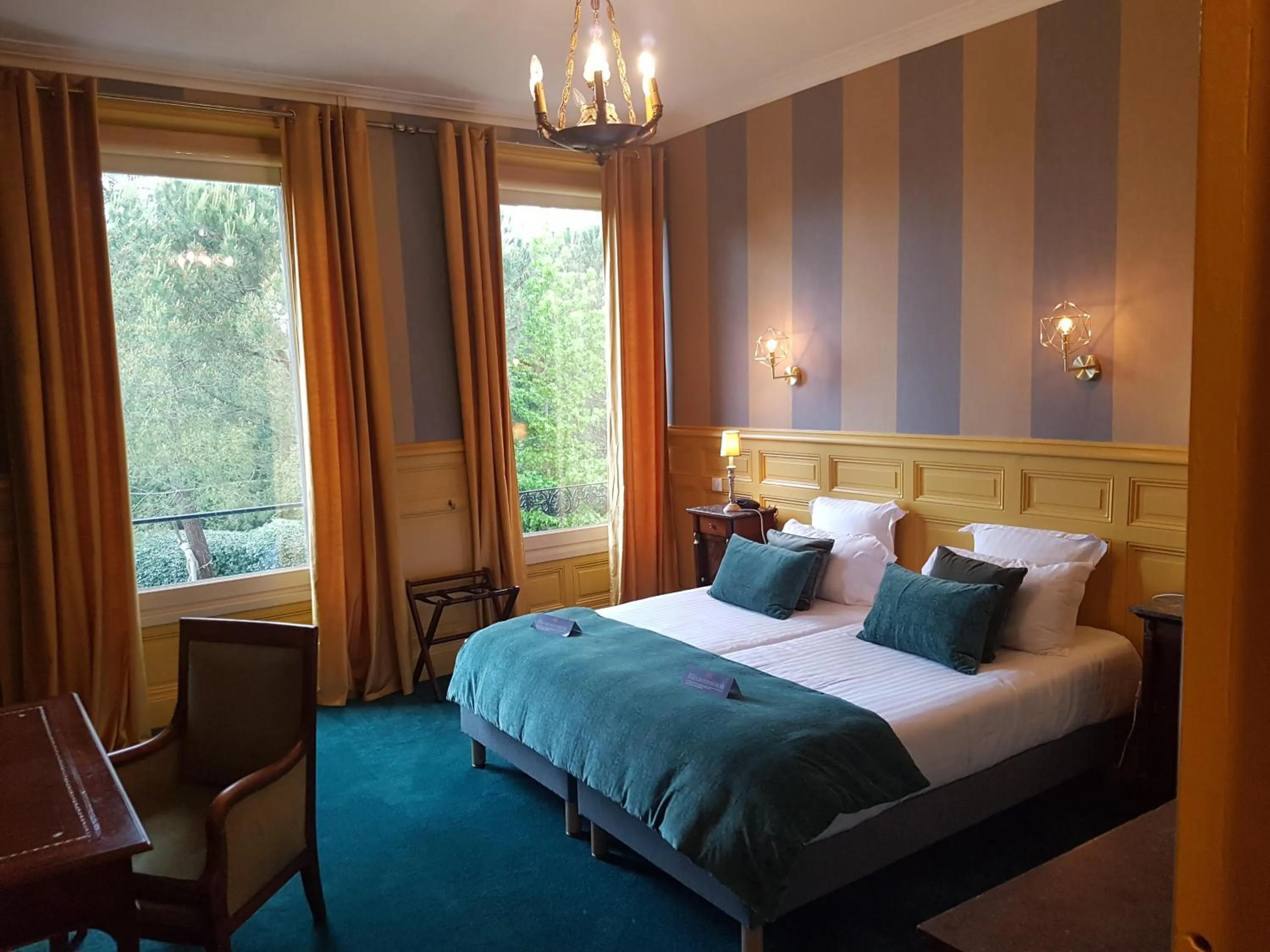 Bed in Hôtel The Originals Résidence de Rohan (EX RELAIS DU SILENCE)