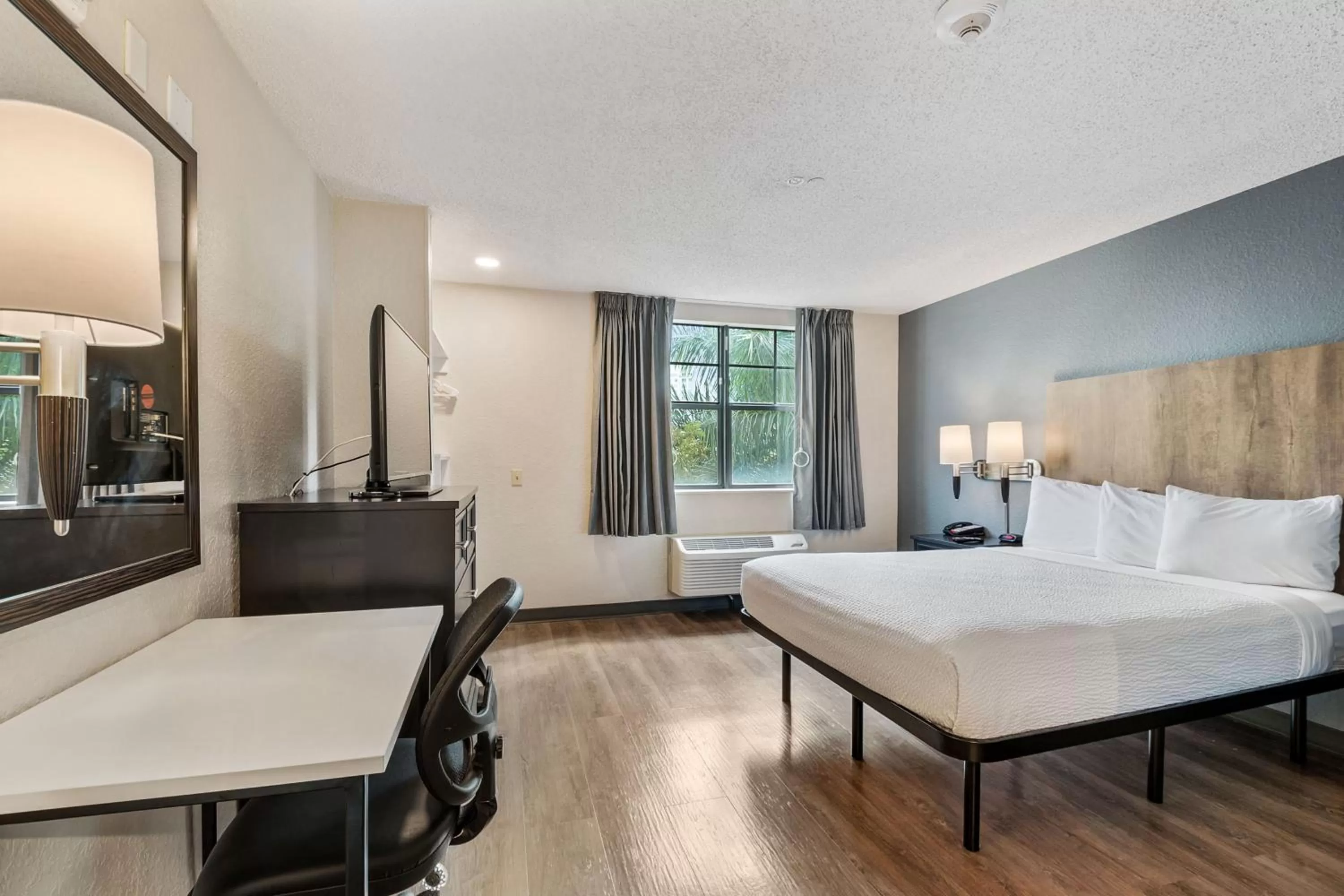 Photo of the whole room, Bed in Extended Stay America Premier Suites - Miami - Downtown Brickell - Cruise Port