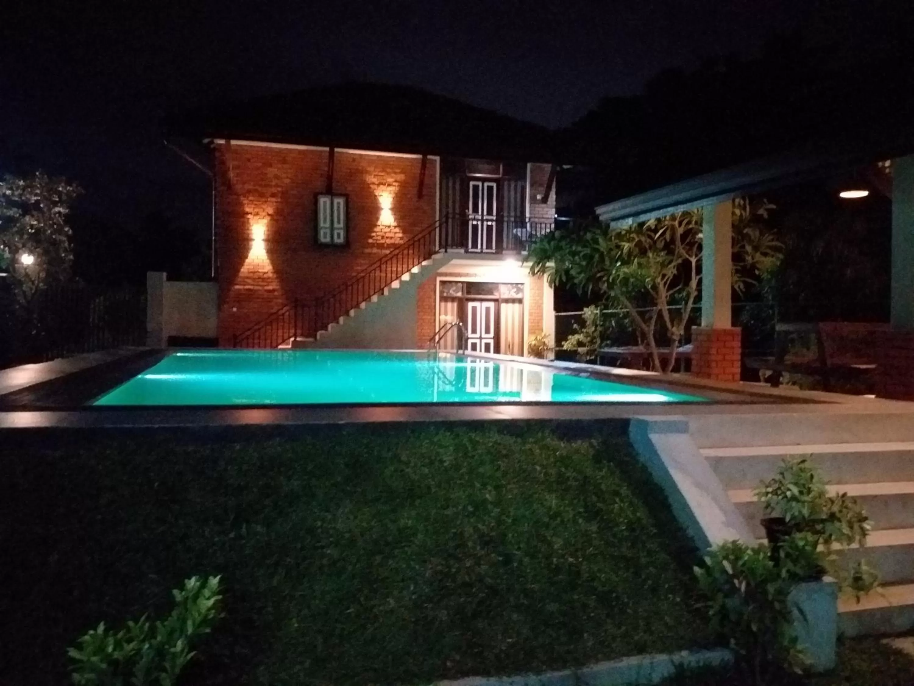 Swimming Pool in Green Wood Villa Negombo