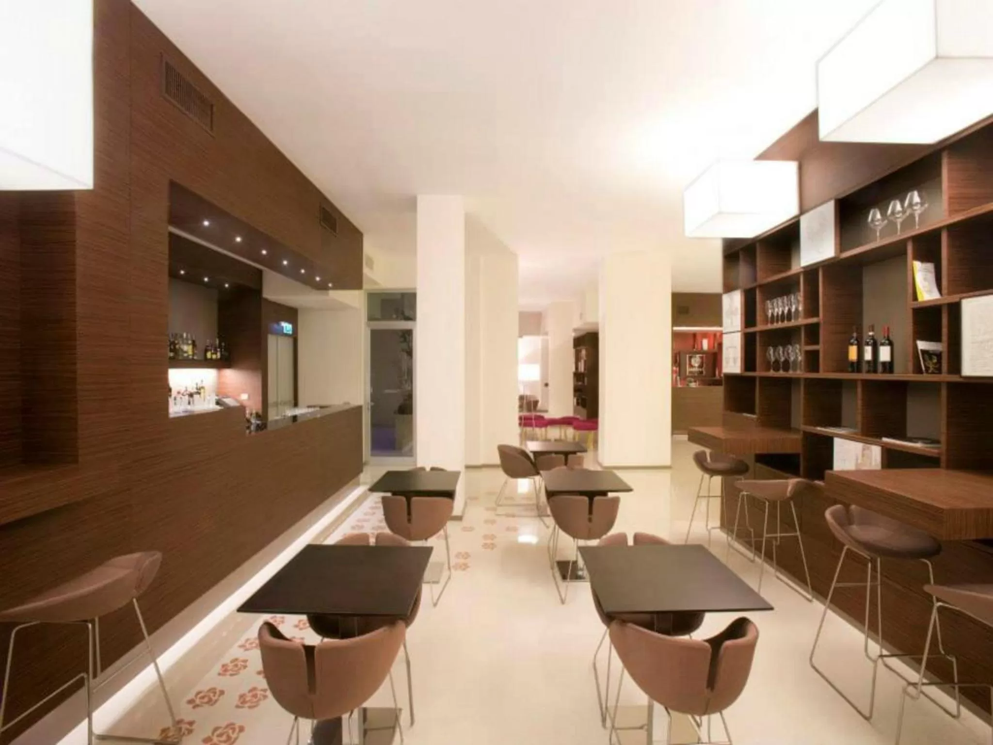 Restaurant/places to eat in Eos Hotel