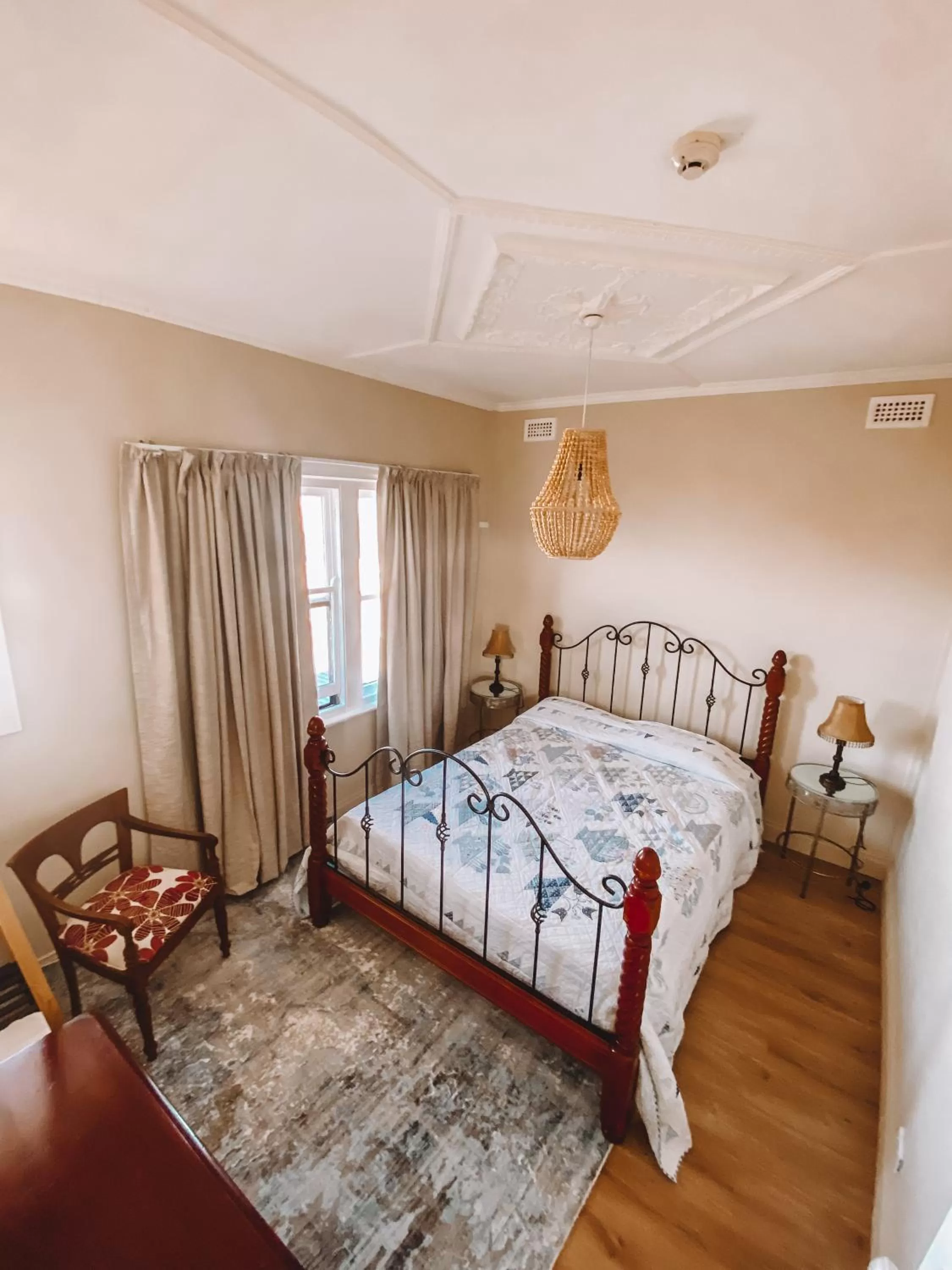 Bedroom, Bed in Stella's Dromana Hotel