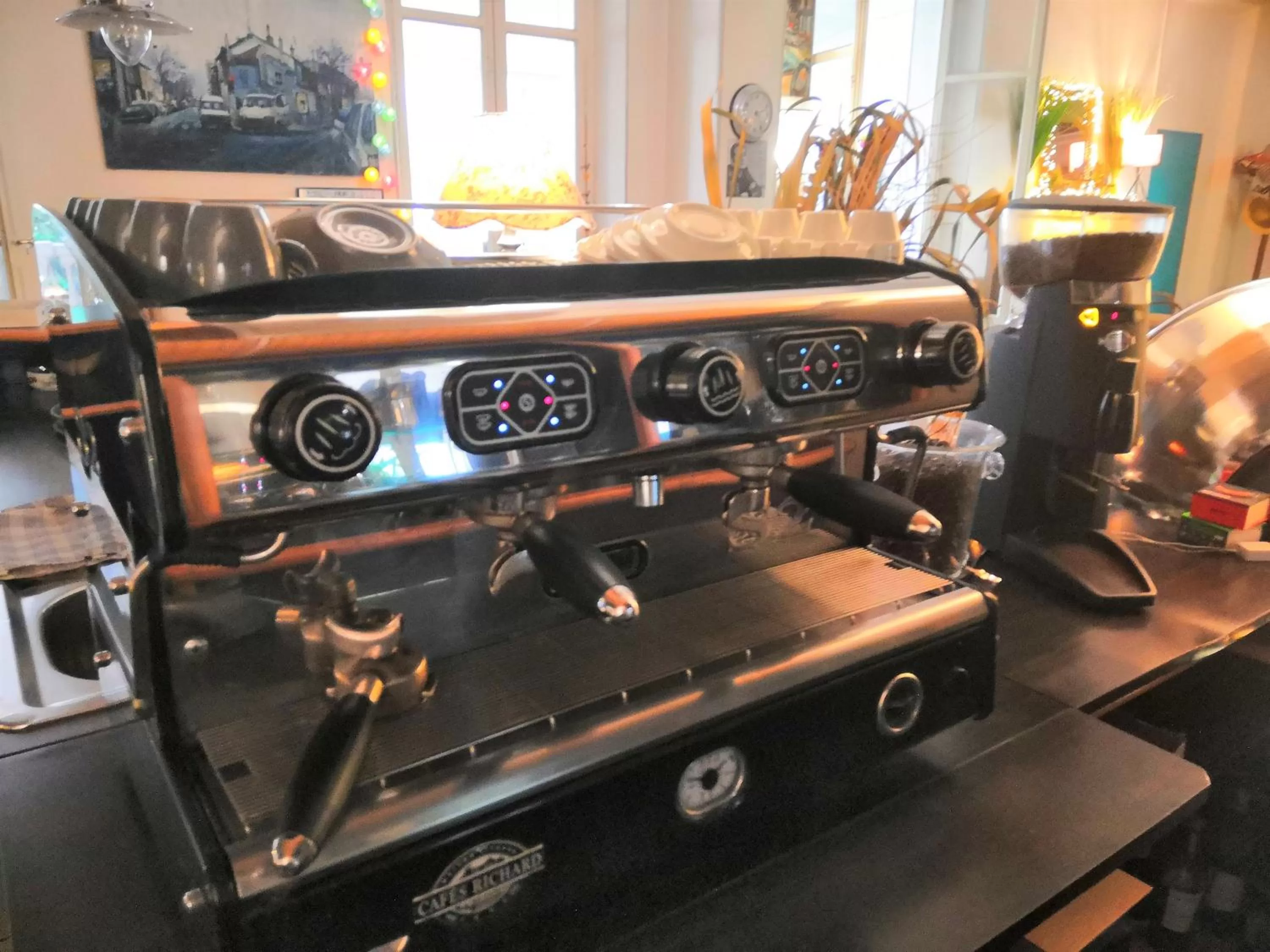 Lounge or bar in Hôtel Le Victoria