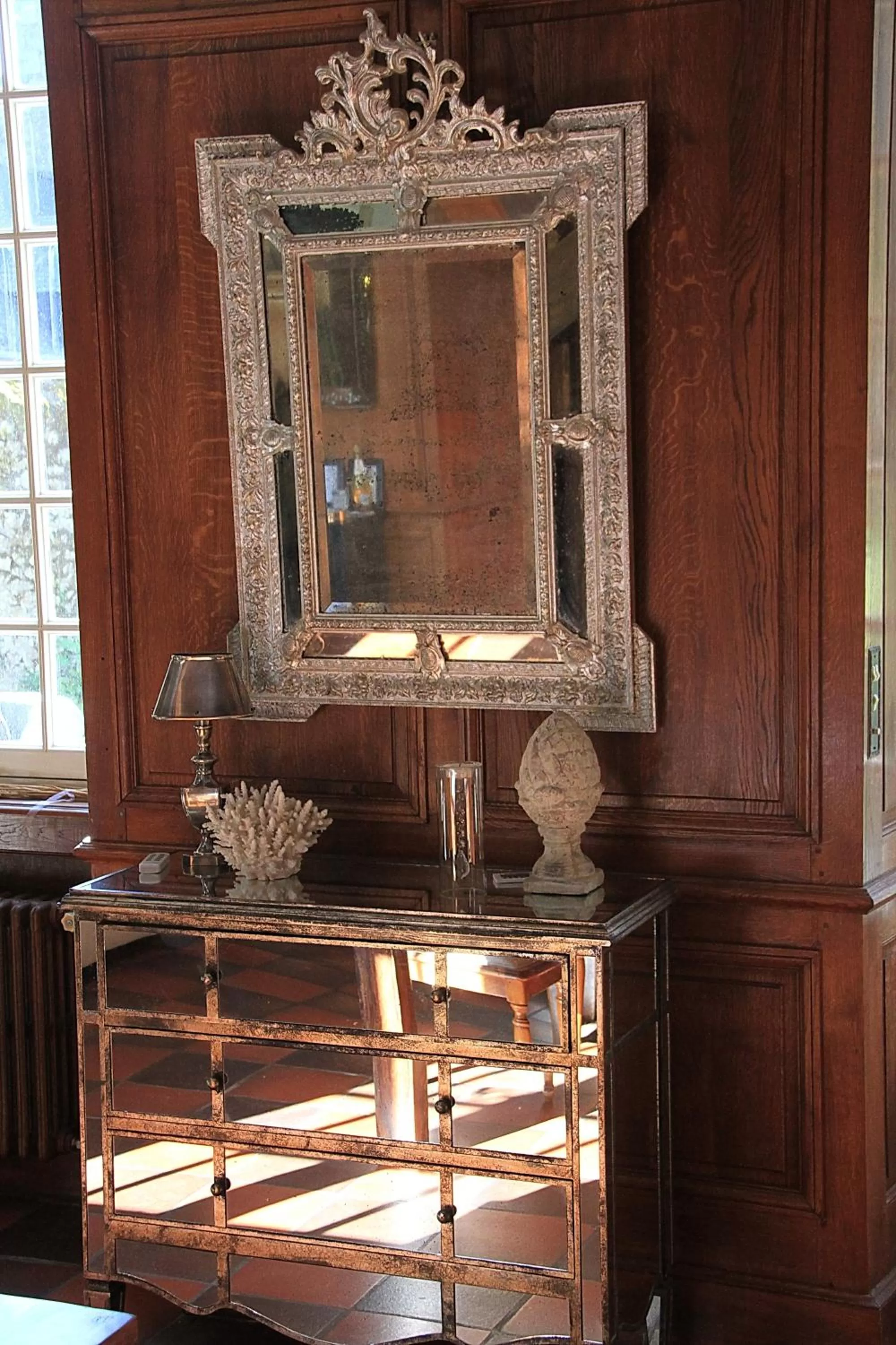 Living room in LA MEFFRAIS 1741