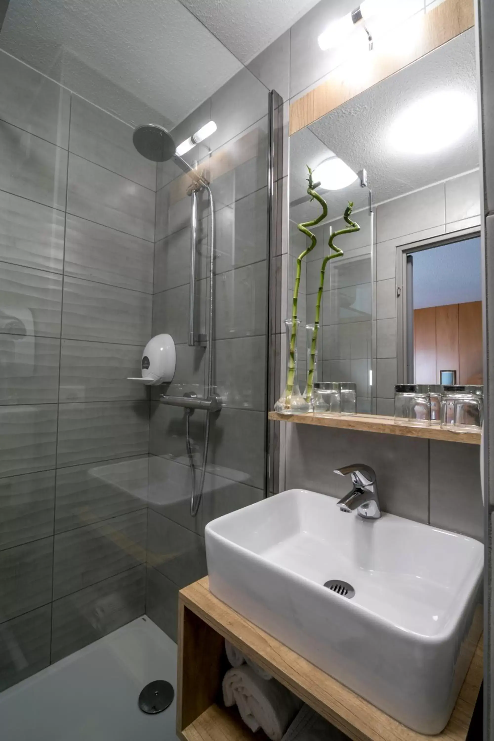 Quadruple Room in Ostal Pau Universite - Sure Hotel Collection by Best Western Quadruple Room in Ostal Pau Universite - Sure Hotel Collection by Best Western