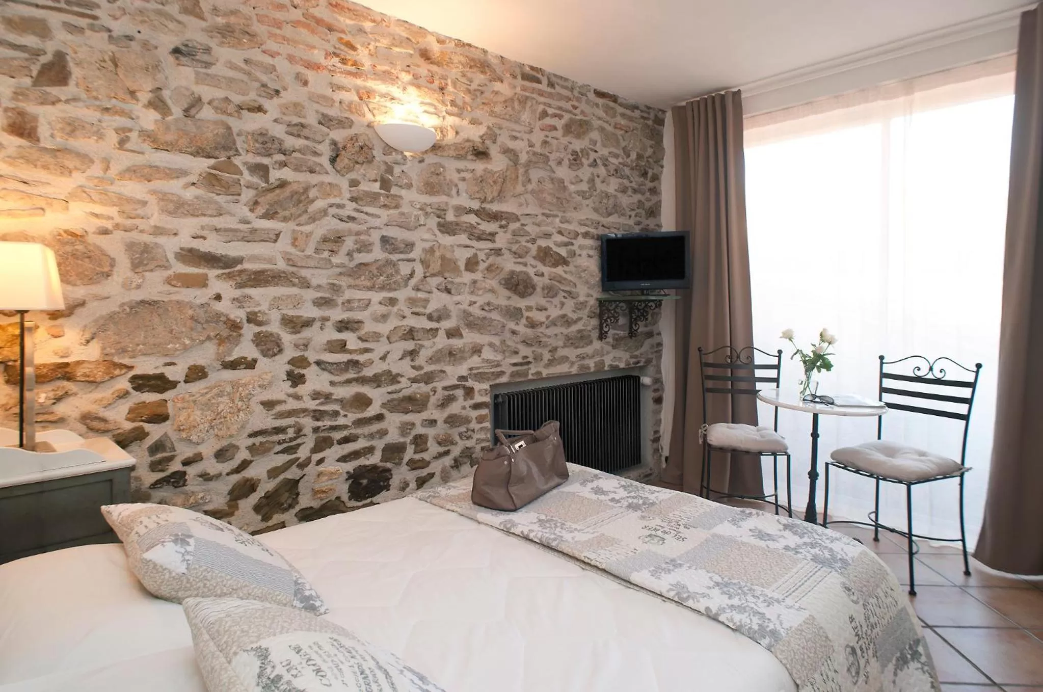 Bedroom, Bed in Hôtel la Bona Casa