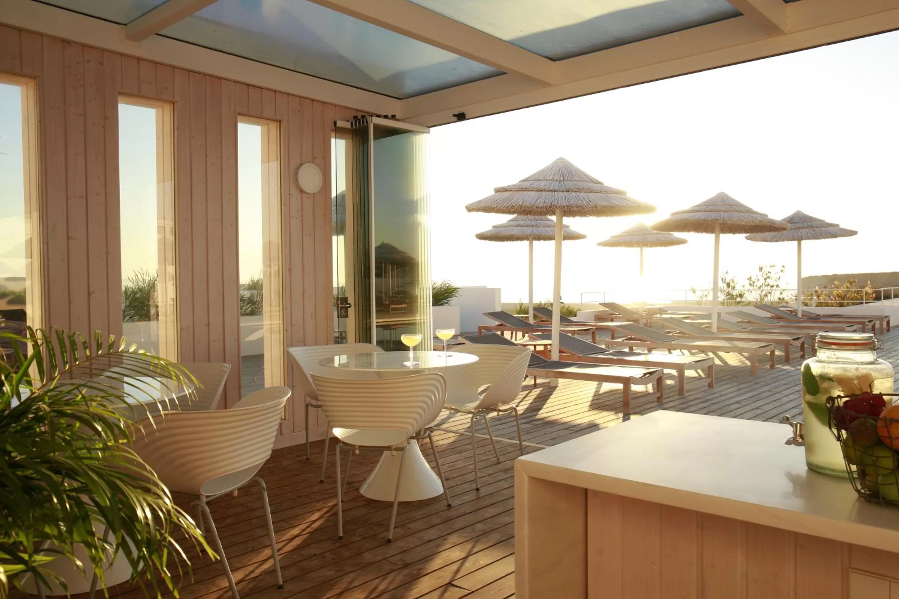 Lounge or bar in Memmo Baleeira - Design Hotels