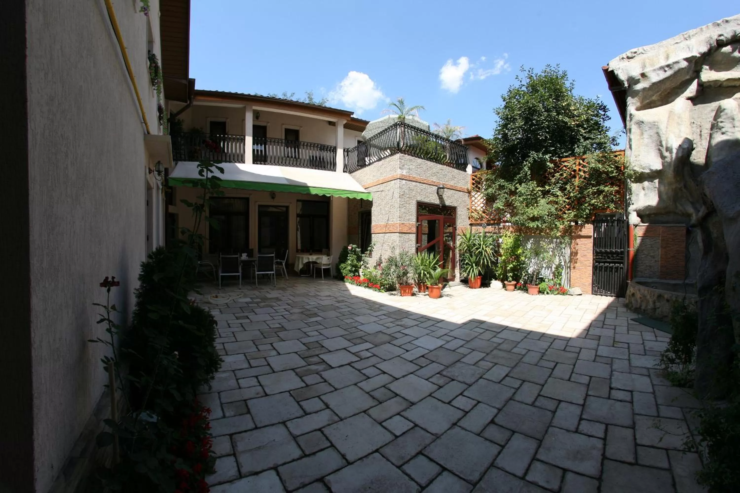 Facade/entrance in City Garden Rooms and Apartments
