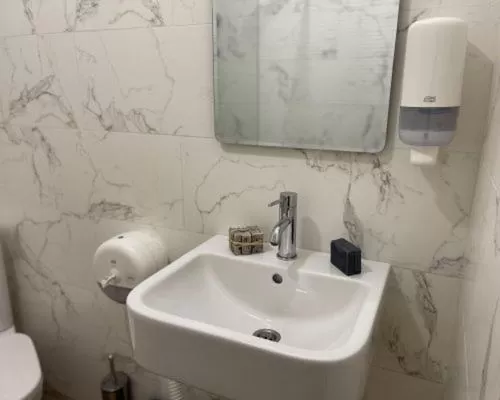 Shower in Garni Ideal