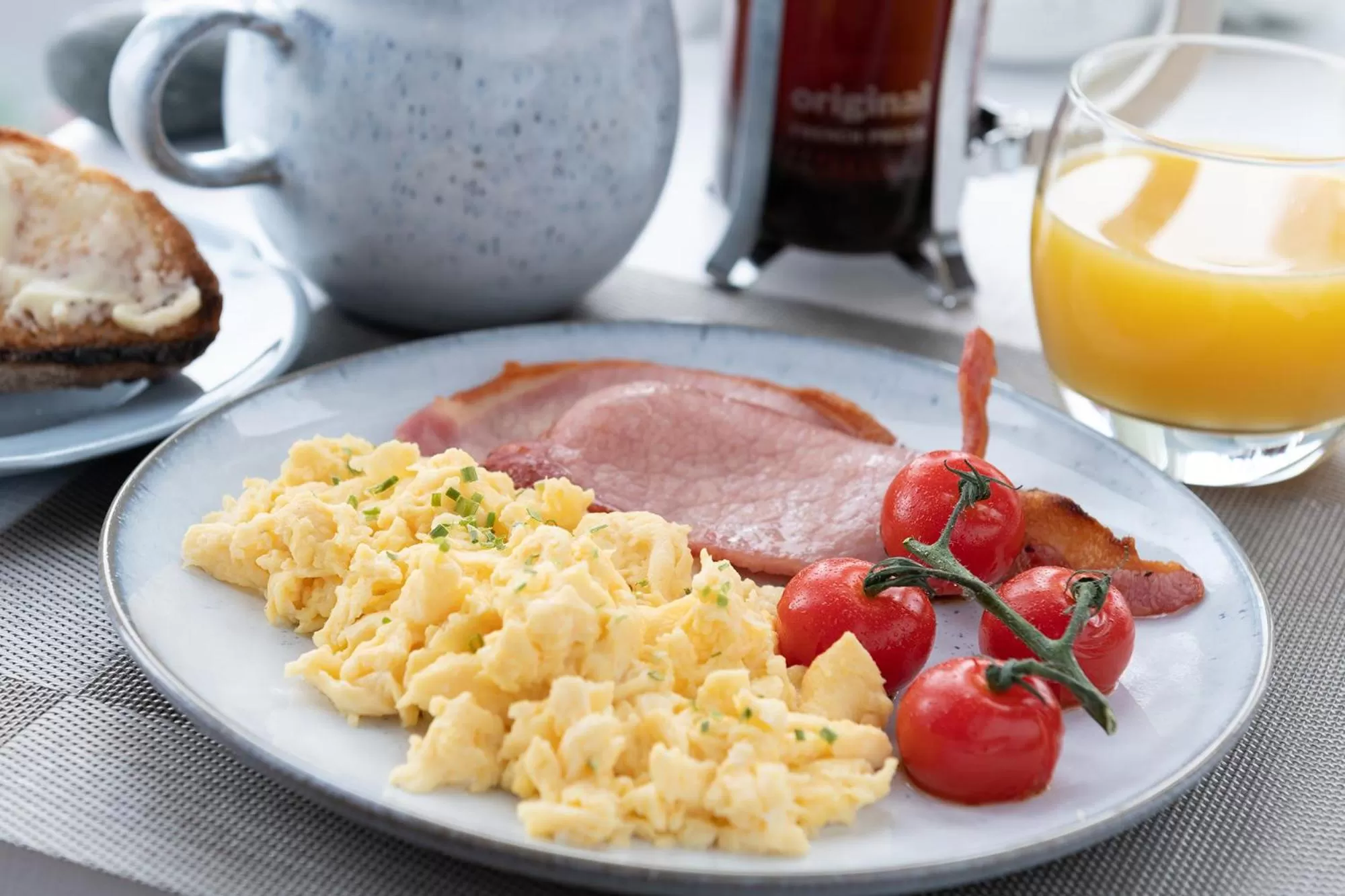 Breakfast in Pebble House