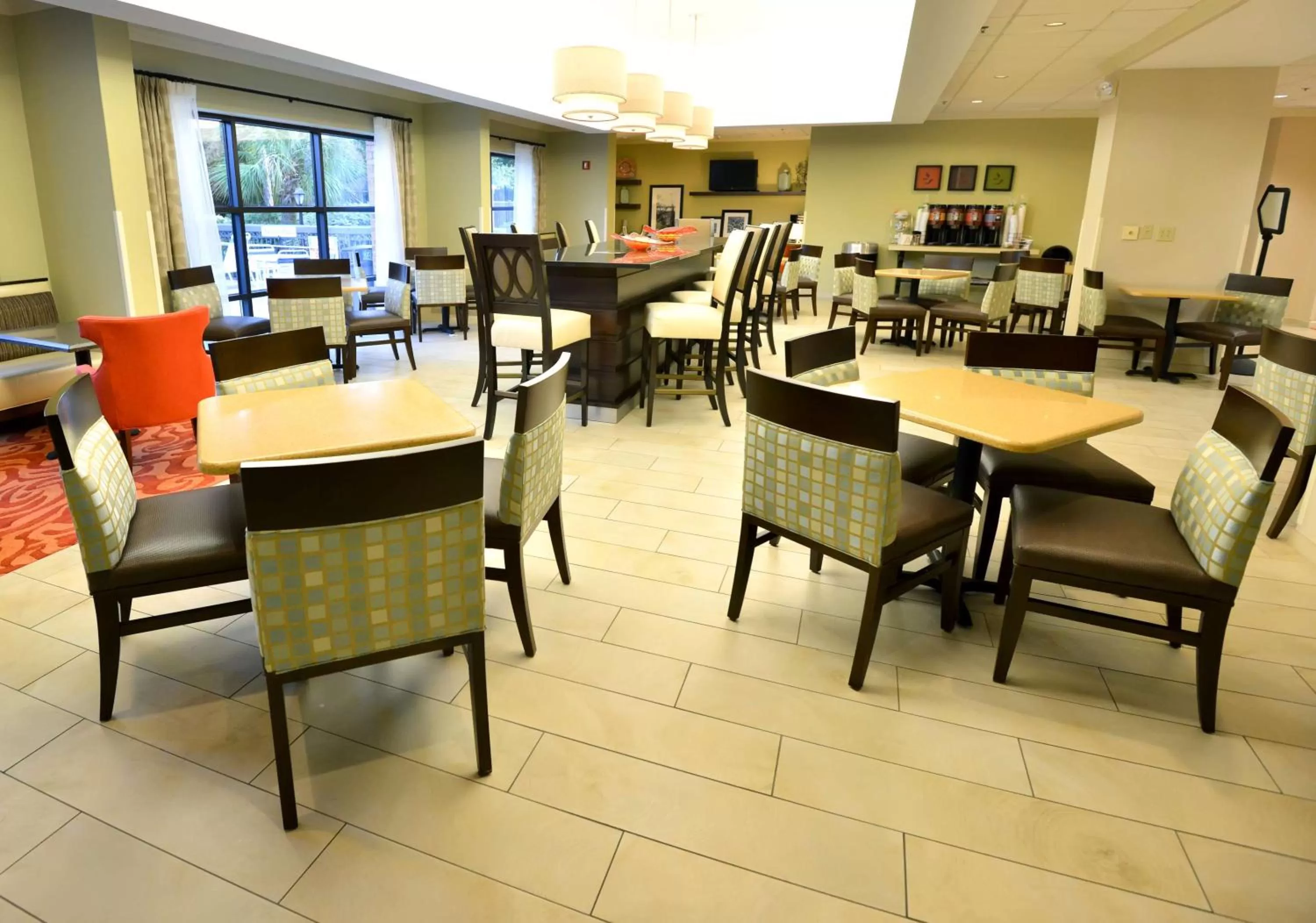 Dining area in Hampton Inn Wilmington-Medical Park