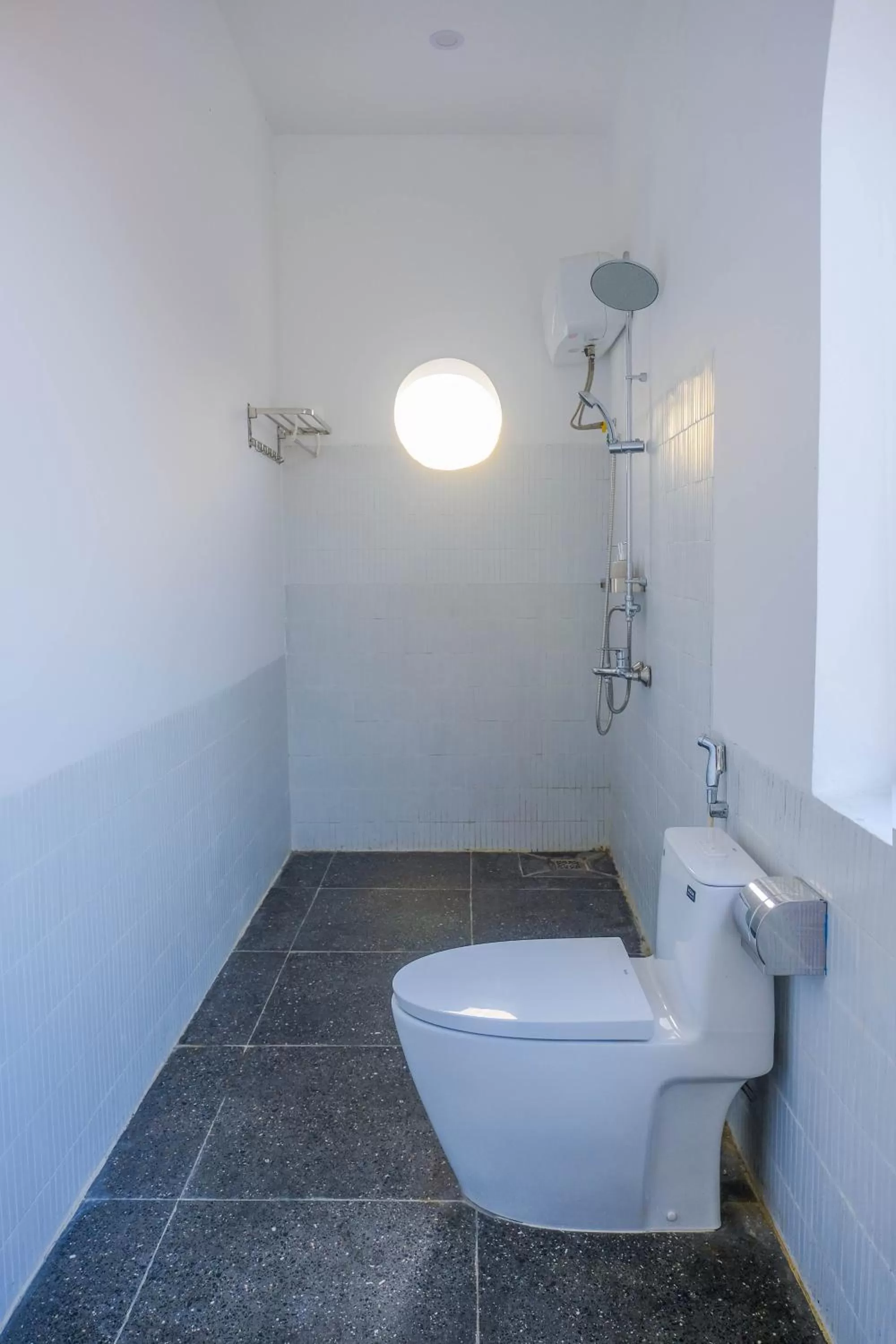 Shower, Bathroom in Eo Gió Có Homestay
