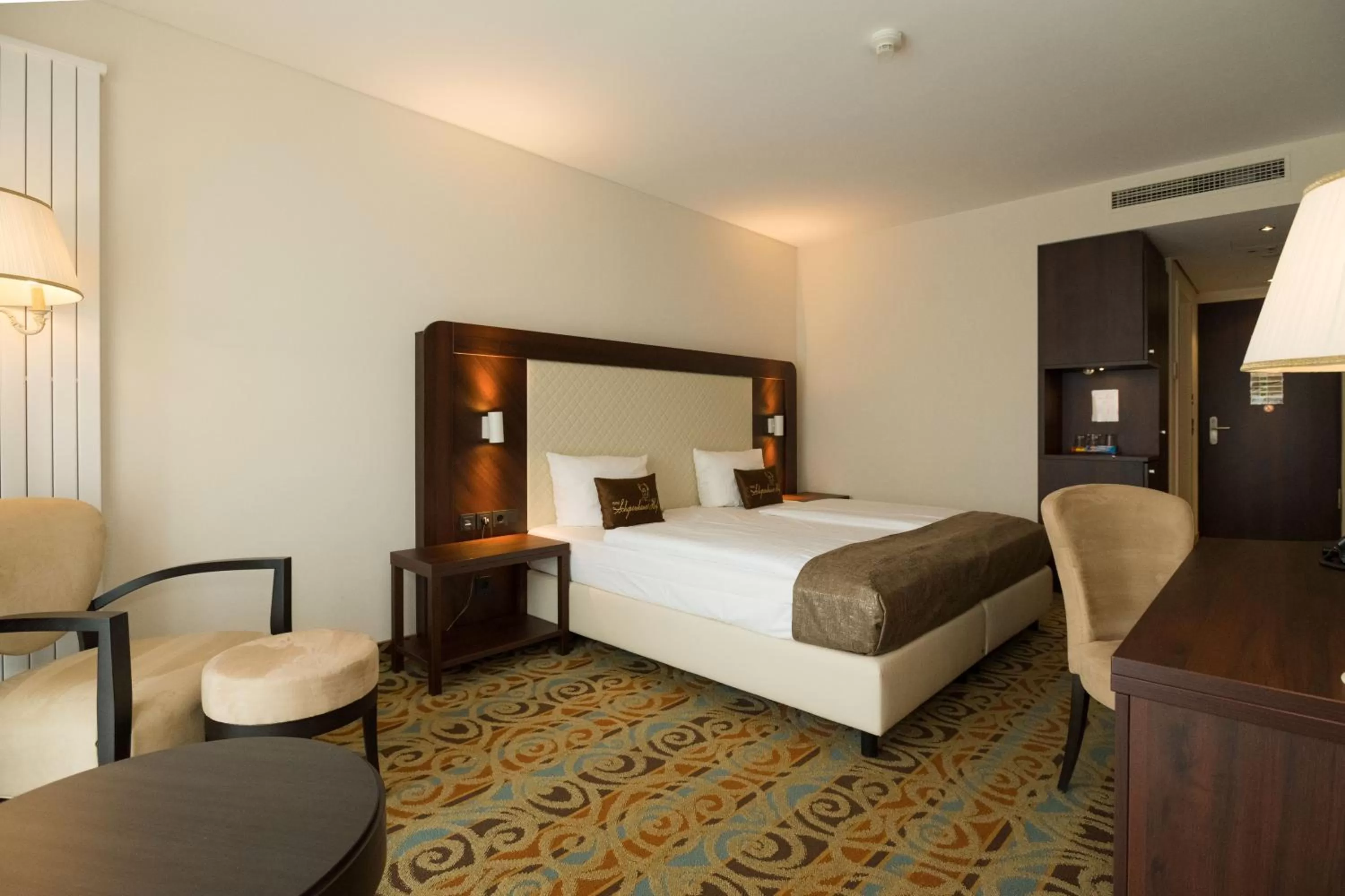 Photo of the whole room, Bed in Hotel Schopenhauer Hof