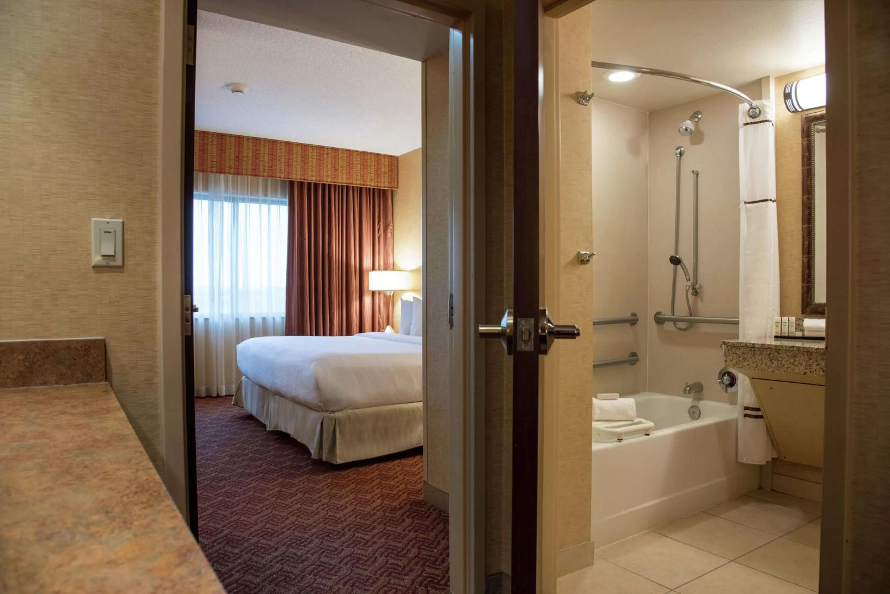 Bathroom, Bed in Embassy Suites by Hilton Charlotte Concord Golf Resort & Spa