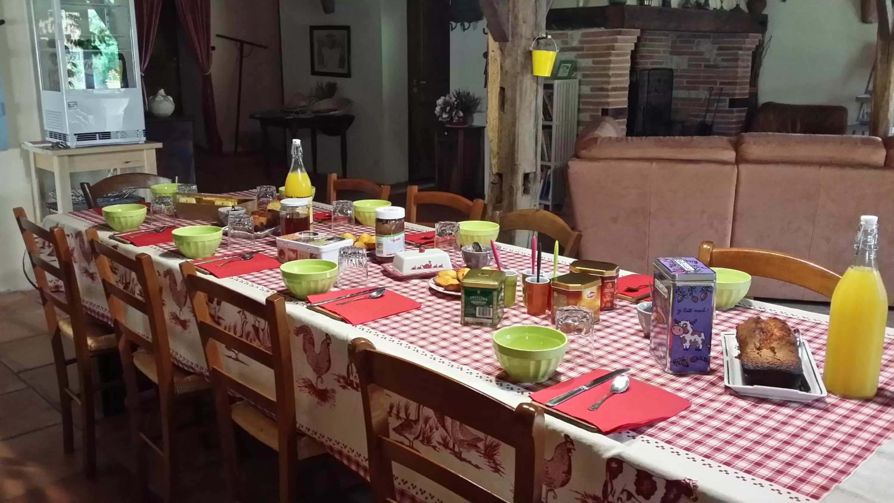 Continental breakfast in Chambre d'Hôtes Le Moulin d'Encor