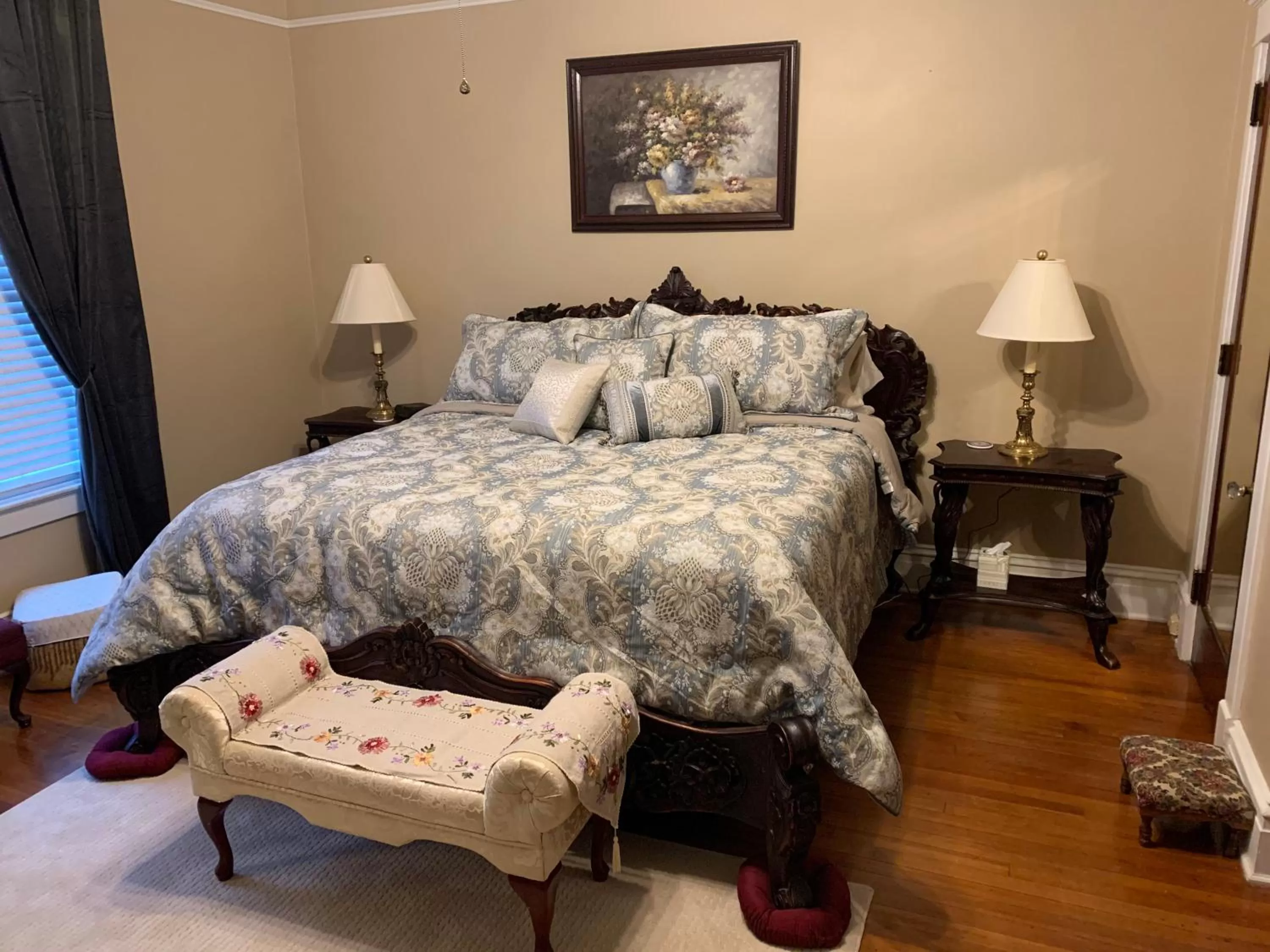 Bed in The Inn on Front Street