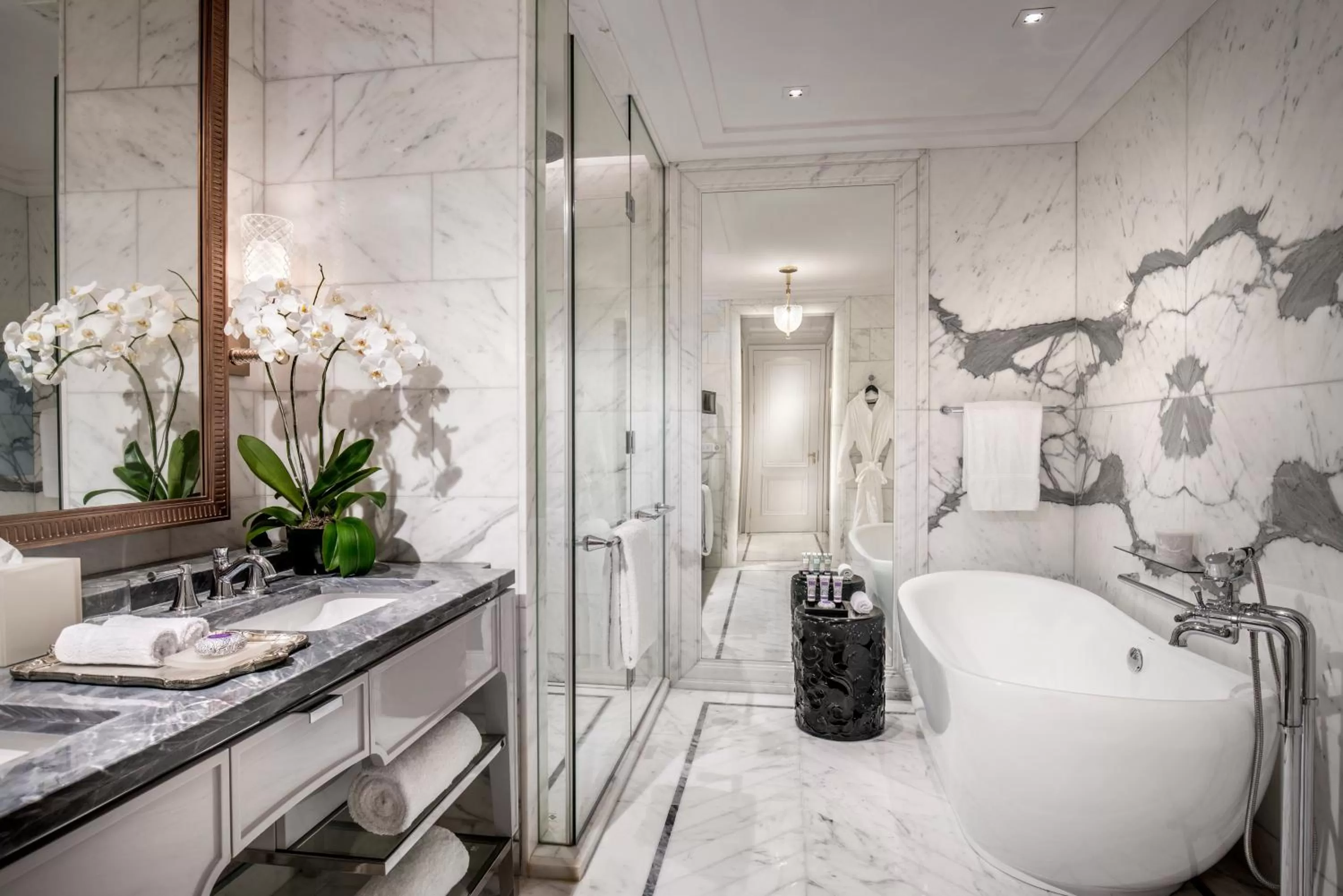 Bathroom in Four Seasons Hotel Jakarta