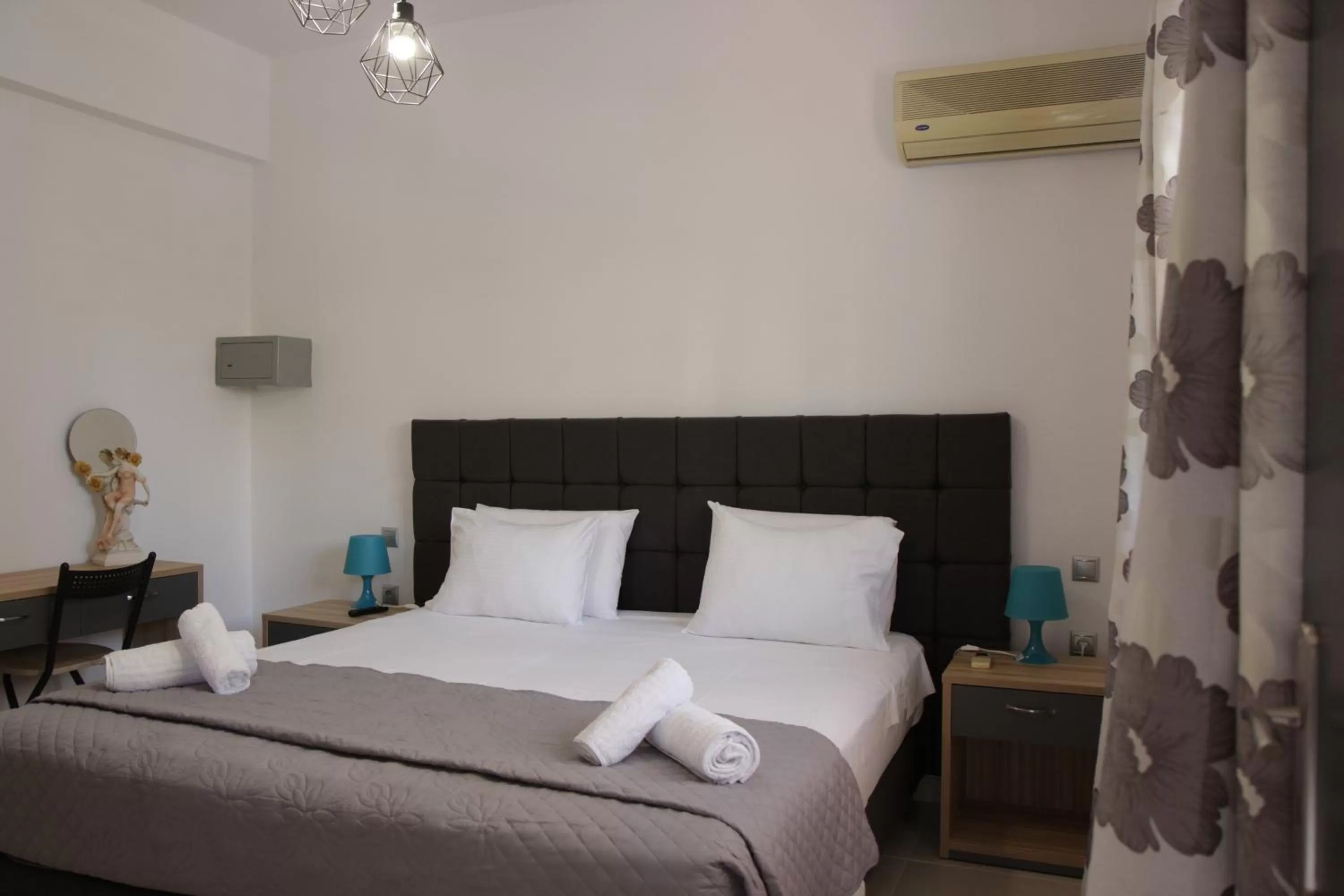 Bedroom, Bed in Platoni Elite