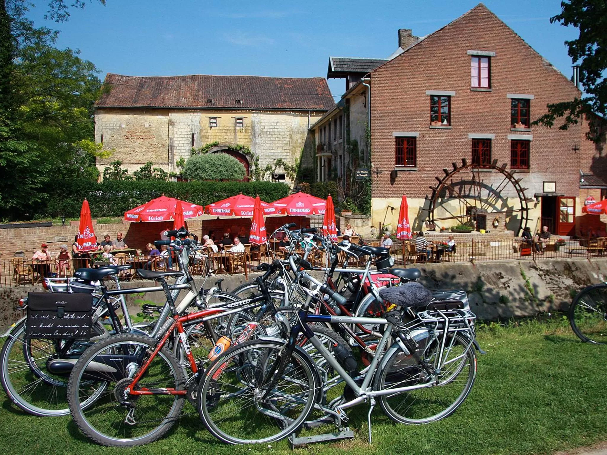 Hiking, Property Building in B&B Montenakerhof